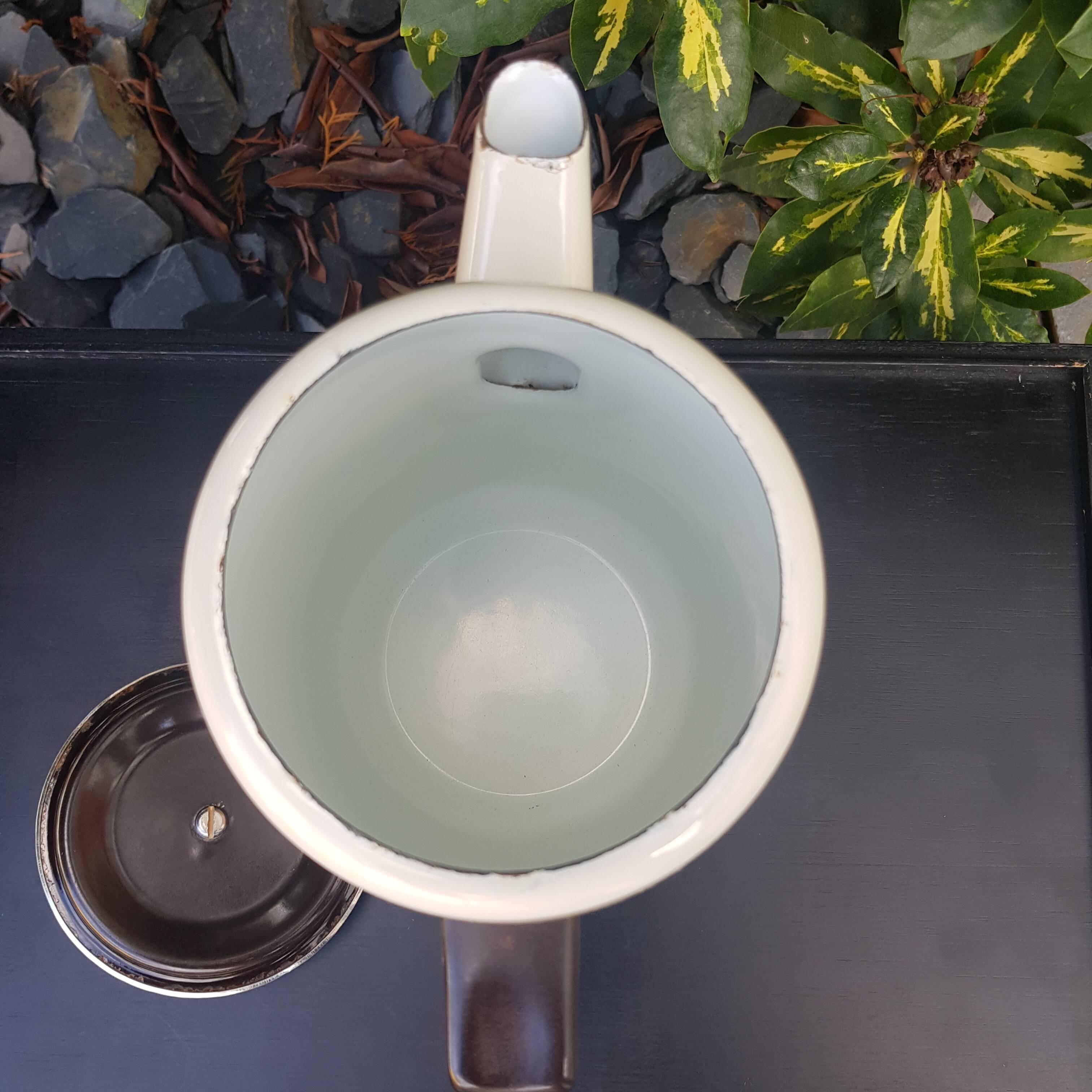 Enamelled coffee maker 70s