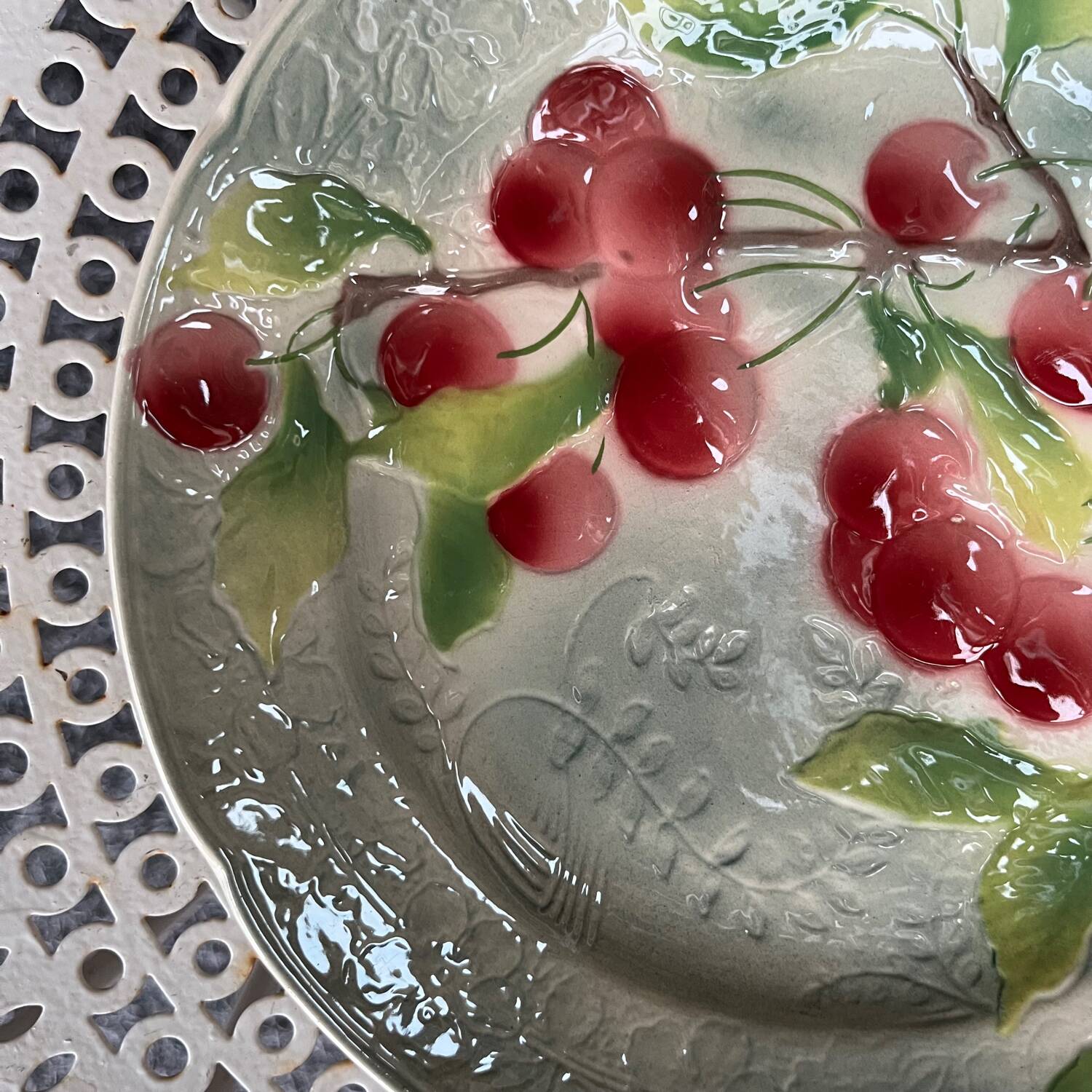 Barbotine dessert plates