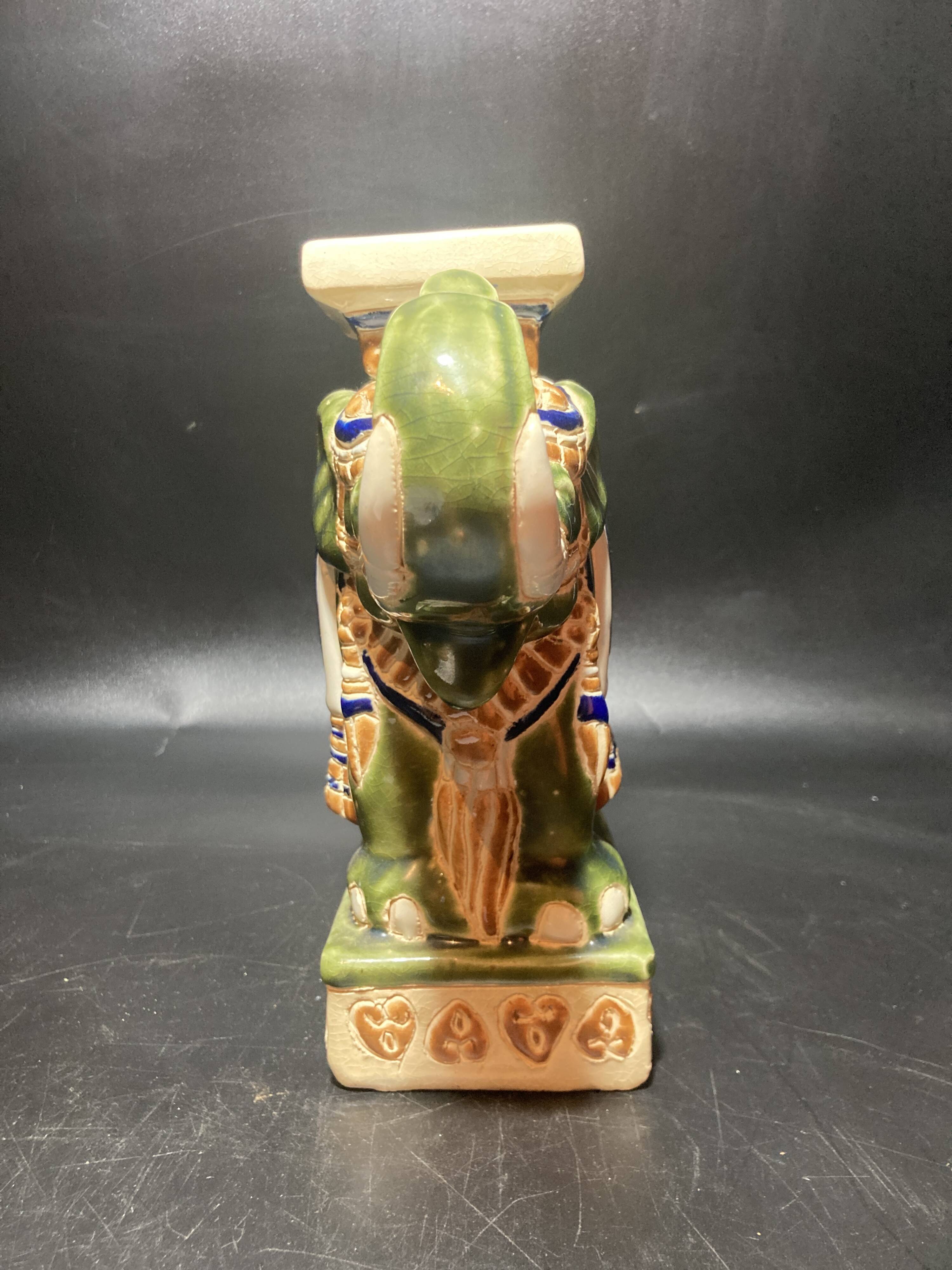 Vase en forme d'éléphant