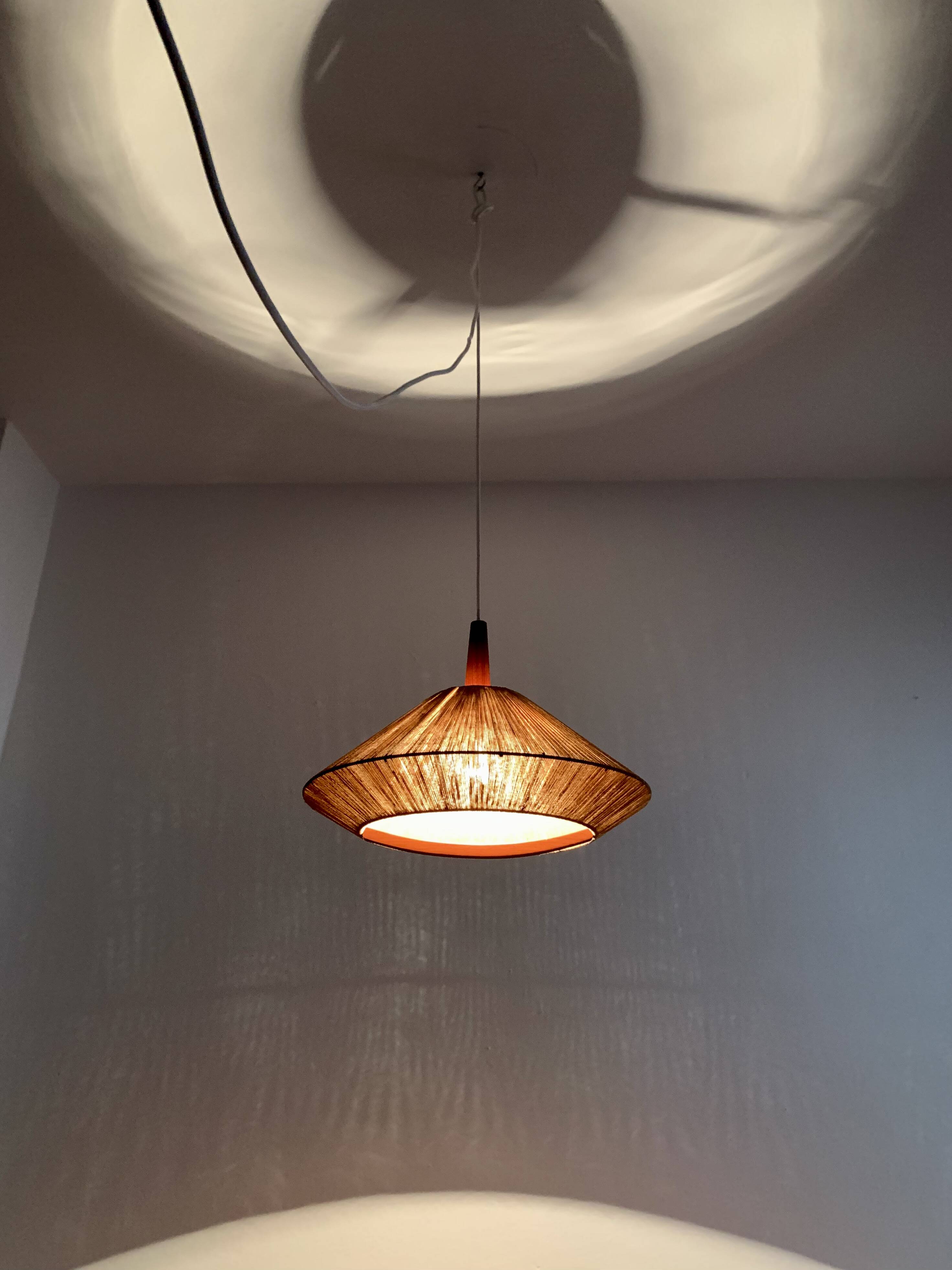 Suspension en teck et en raffia Bast par Temde
