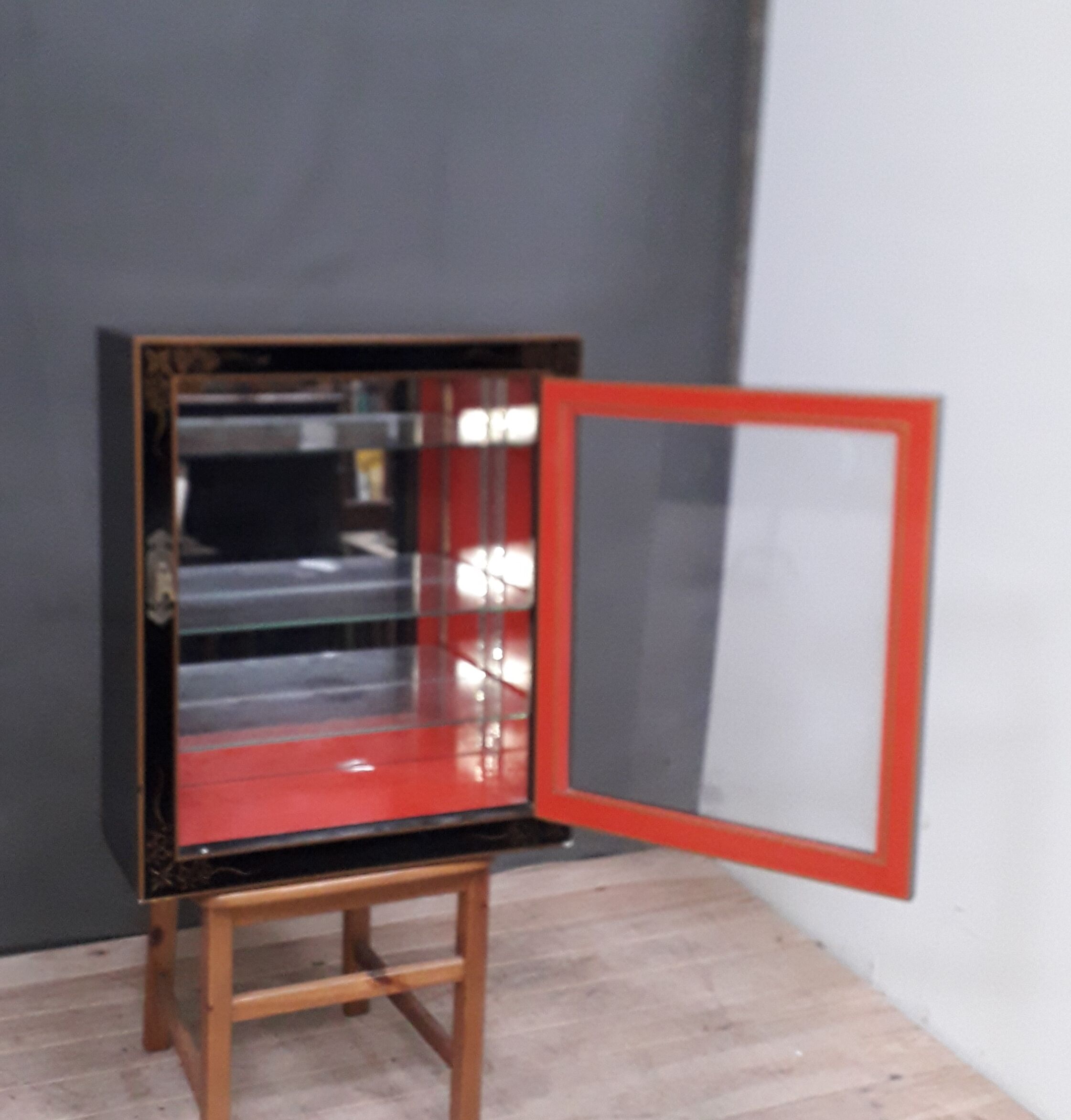 Vitrine murale chinoise