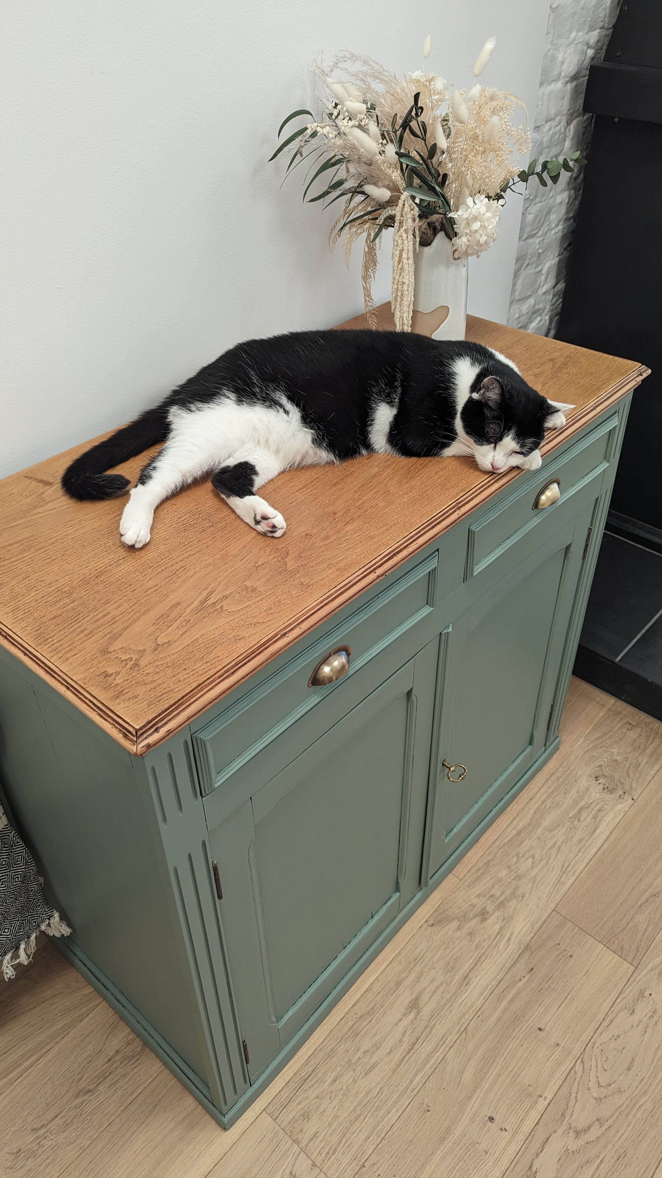 Parisian sideboard green of gray