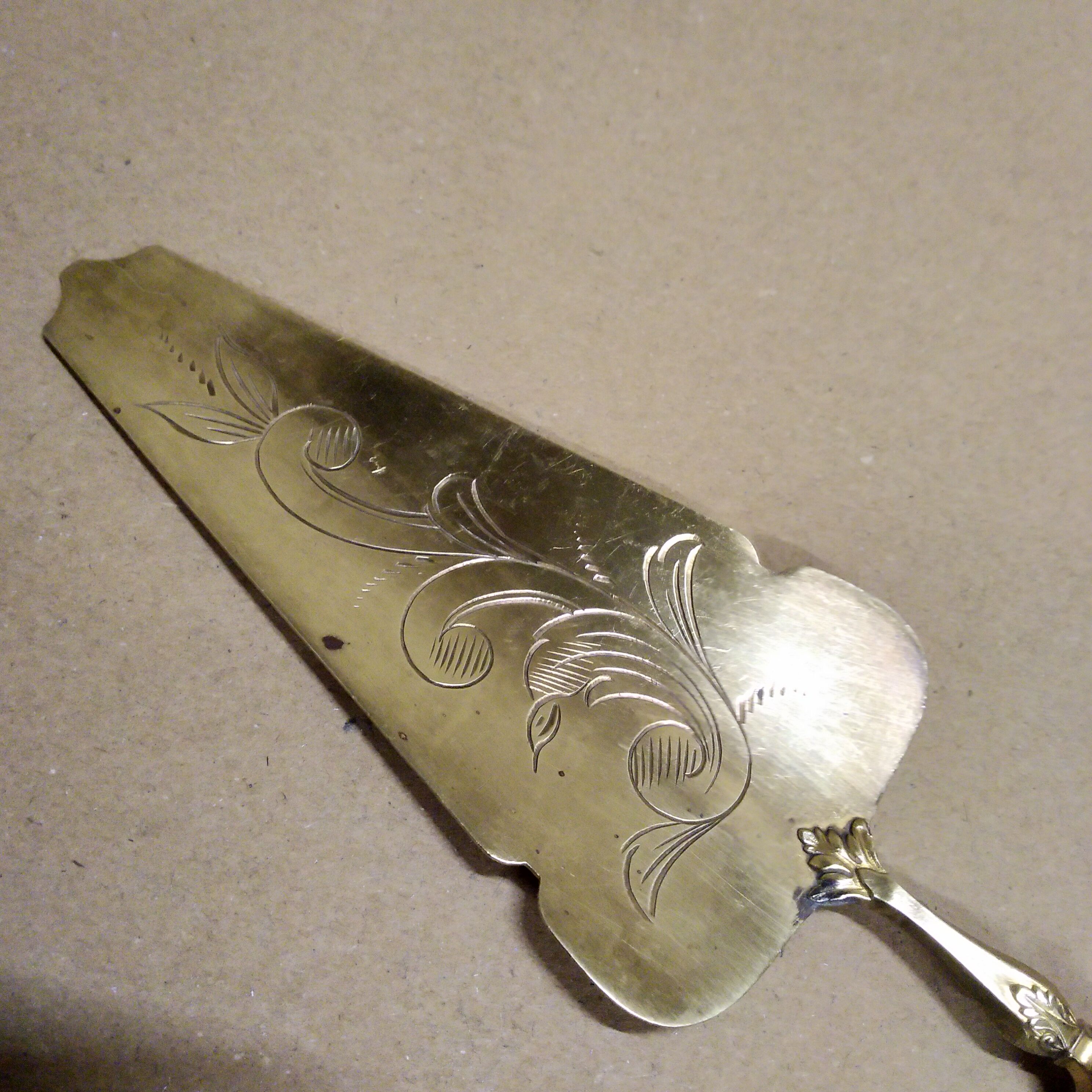 Shovel has silver metal pie art deco