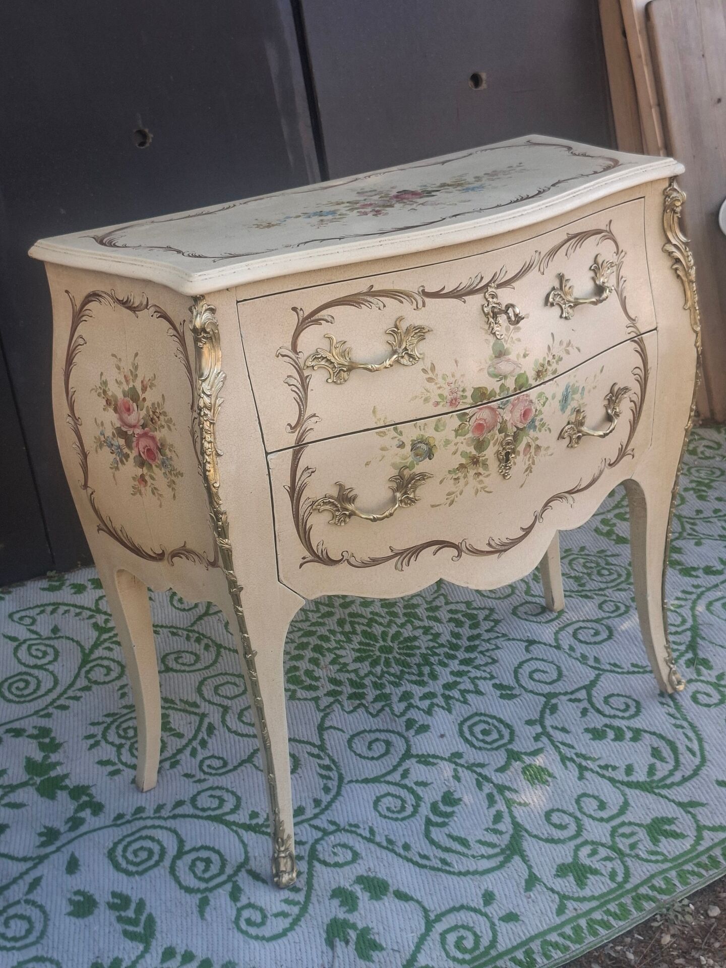 Venetian commode