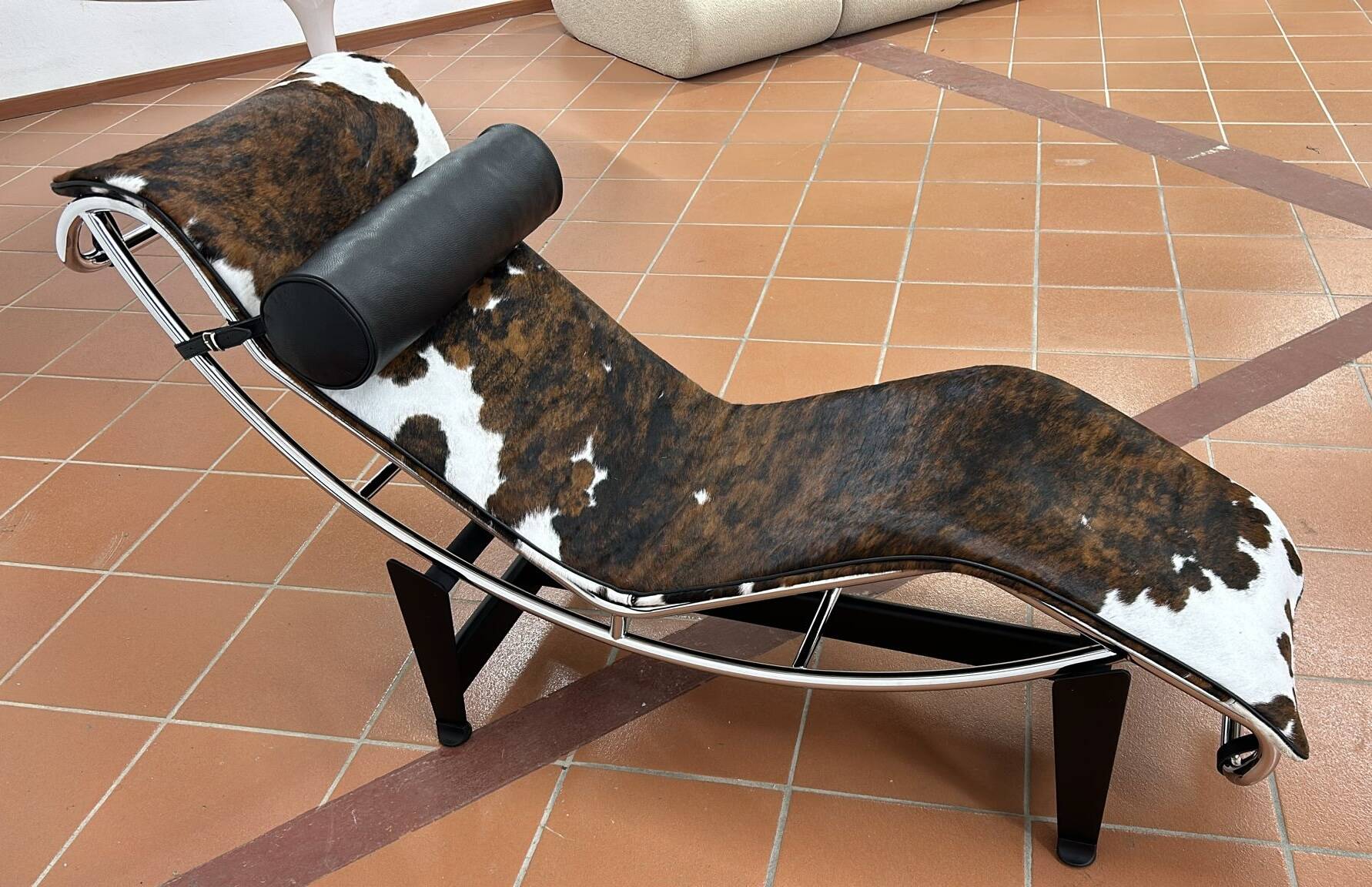 Le Corbusier LC4 lounge chair