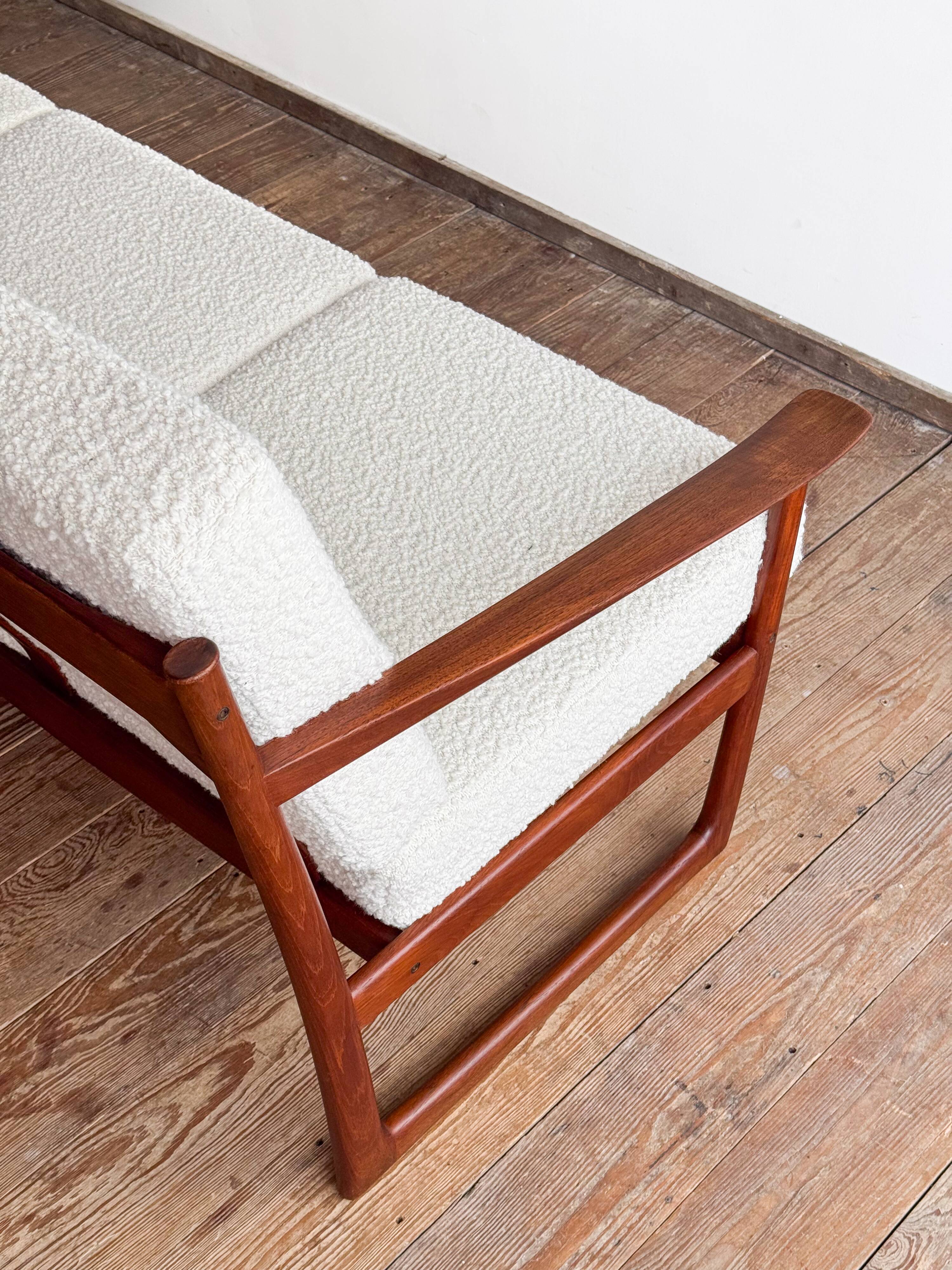 Canapé FD130/3 by Hvidt Mølgaard, Mid Century sofa in teak, Denmark