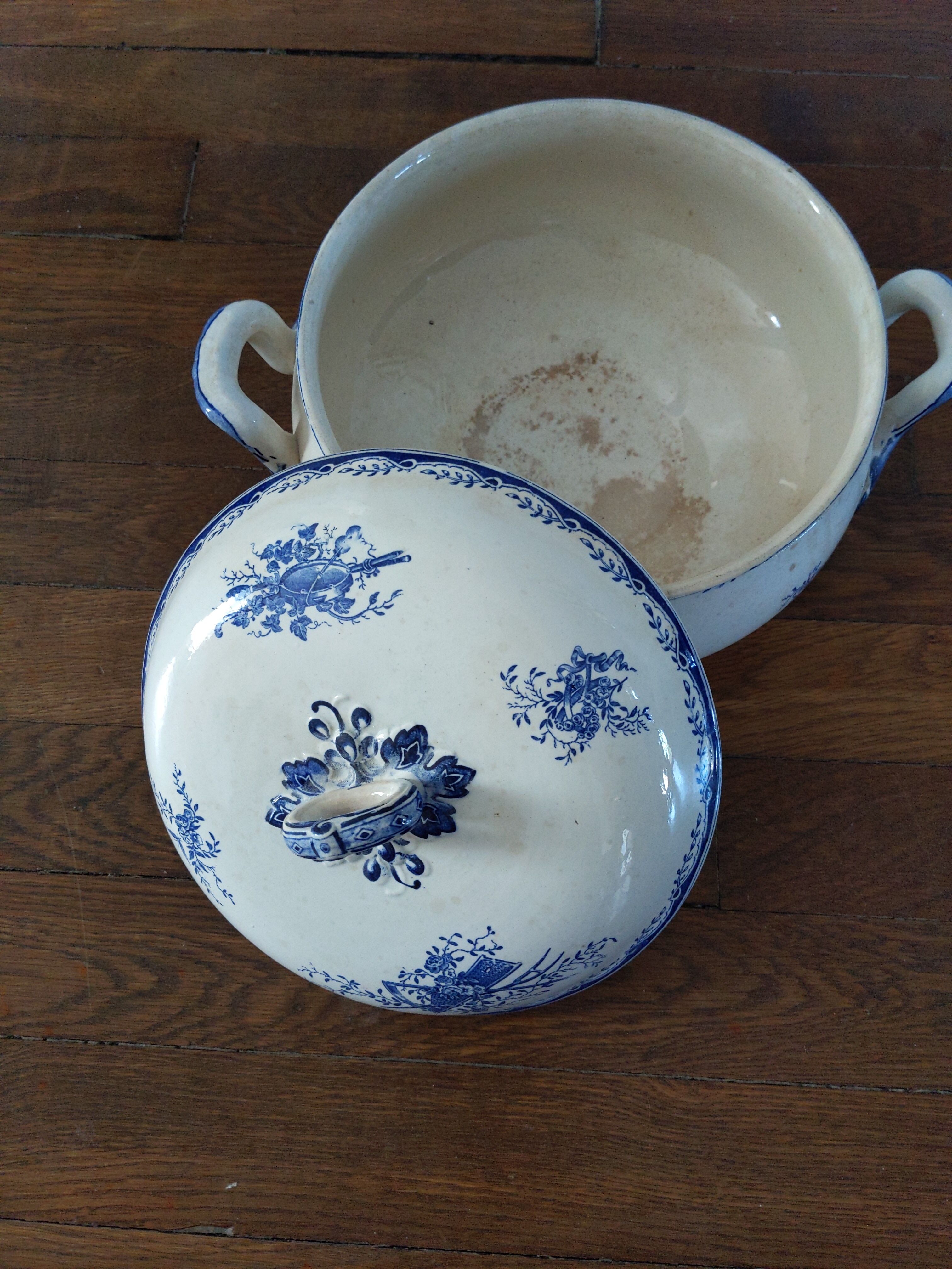 Vintage soup kitchen Sarreguemines blue flowers