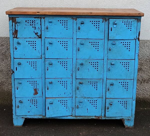 Casier ancien en métal bleu avec plateau bois