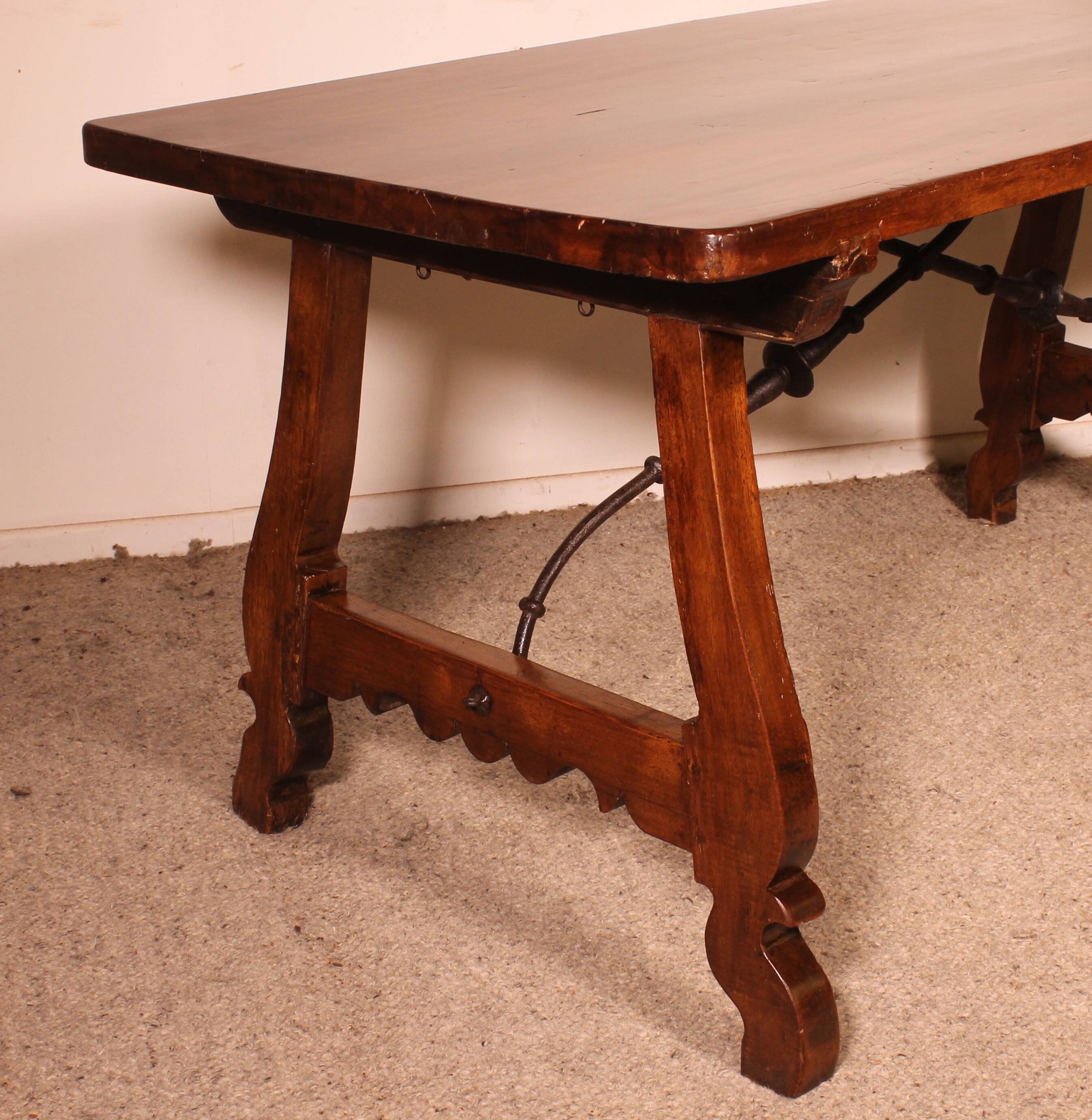 Spanish Table in Walnut from the 17th Century