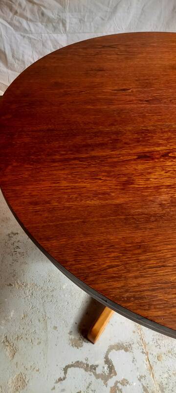 Vintage round extendable wooden table.