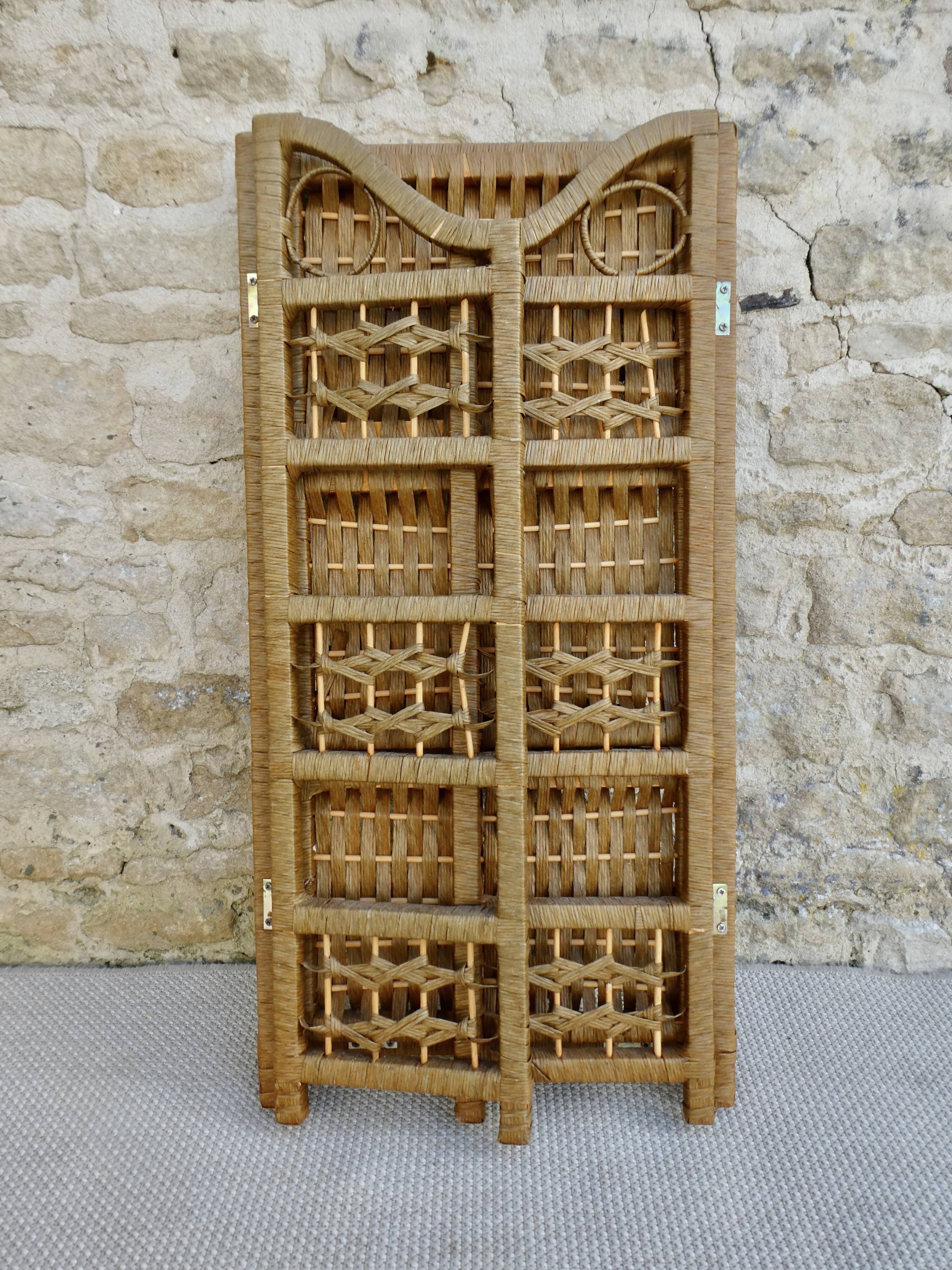 Folding shelf in wood and raffia