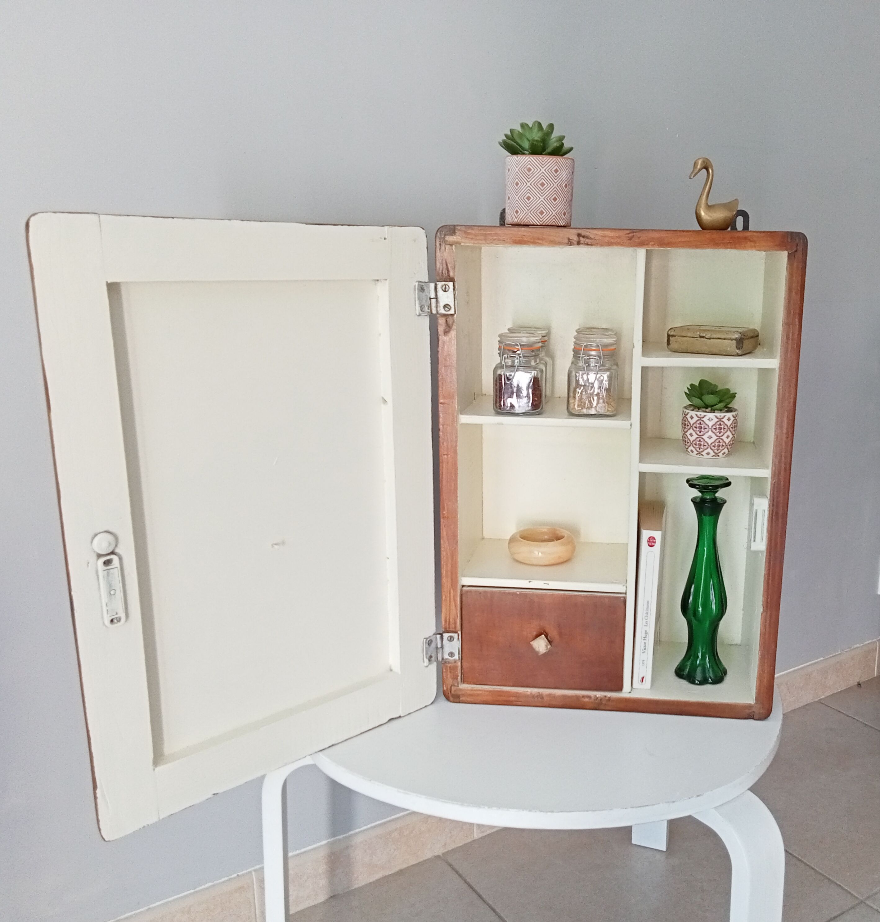 Medicine cabinet 50/60 years