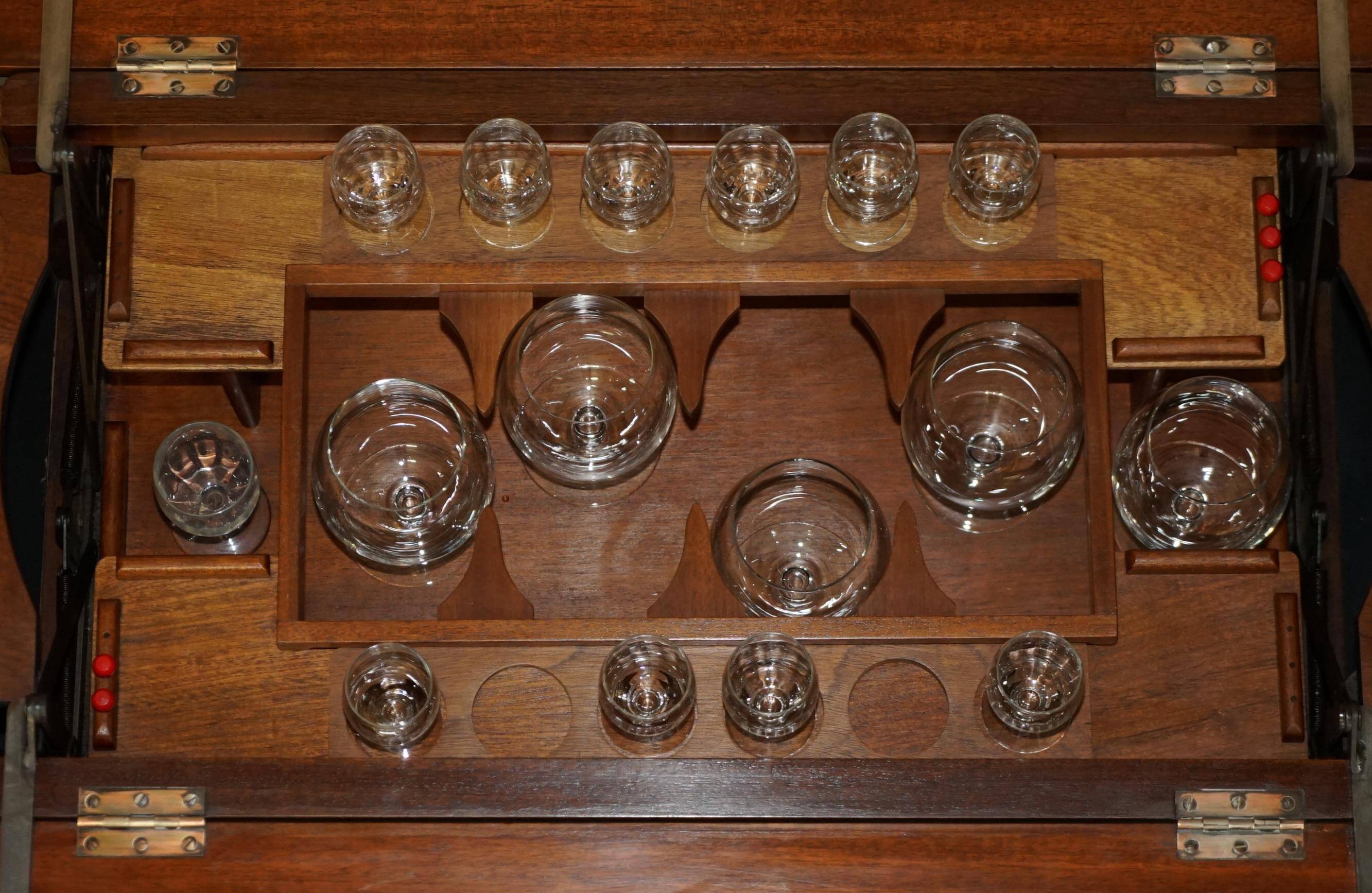 Bar vintage années 1930 sur roulettes