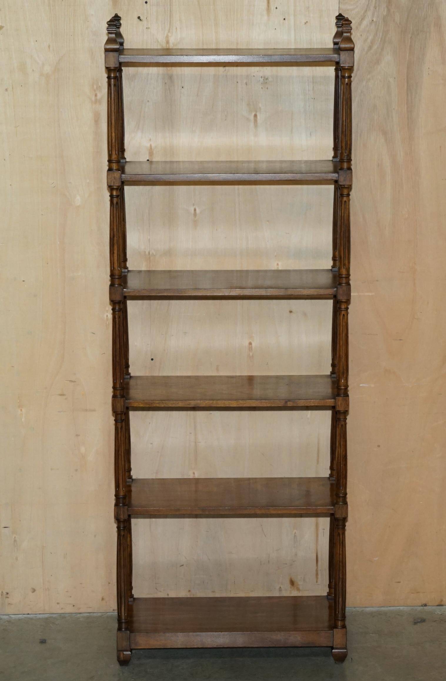Bibliothèque vintage style Regency en acajou flammé 198 cm