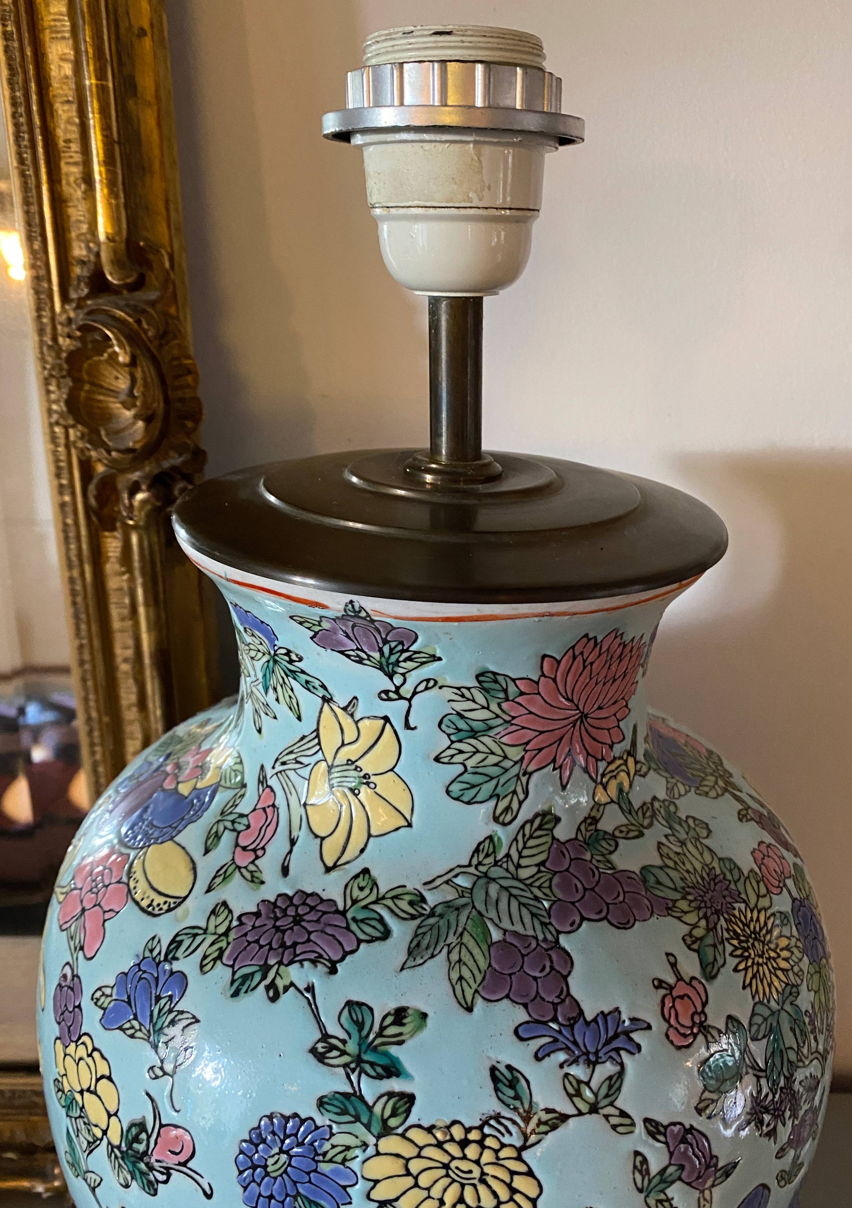 Large foot of enamel earthenware lamp with floral motifs (XX°)