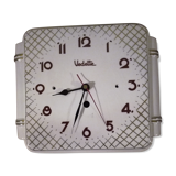 Retro clock featured in porcelain