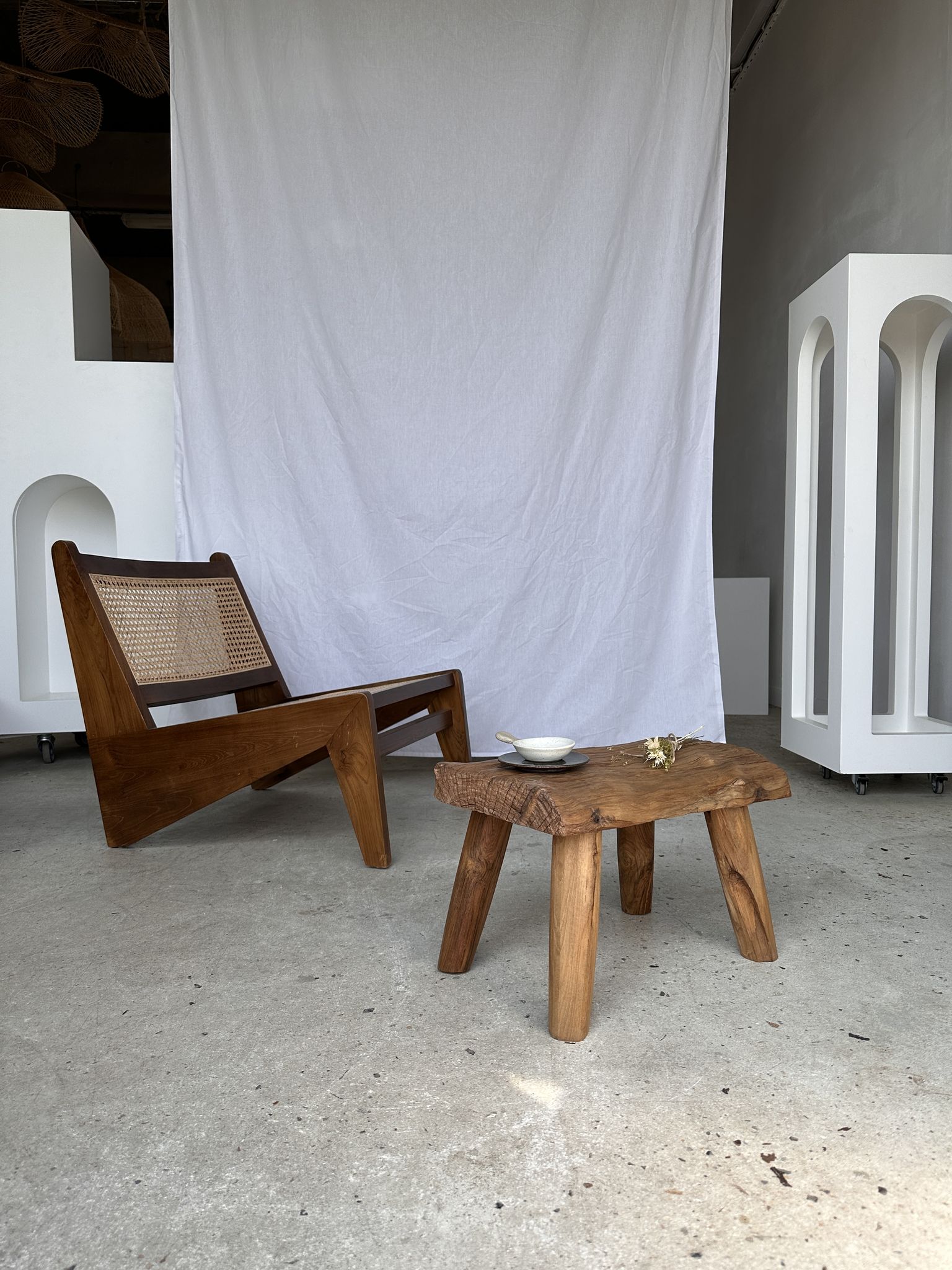 Table d'appoint ou tabouret en teck blond quadripode H:30 L43 l27