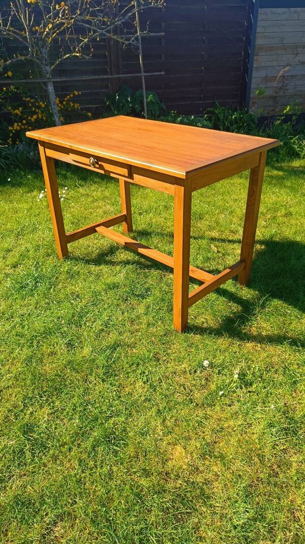 Bureau ancien en bois – style vintage & charme authentique