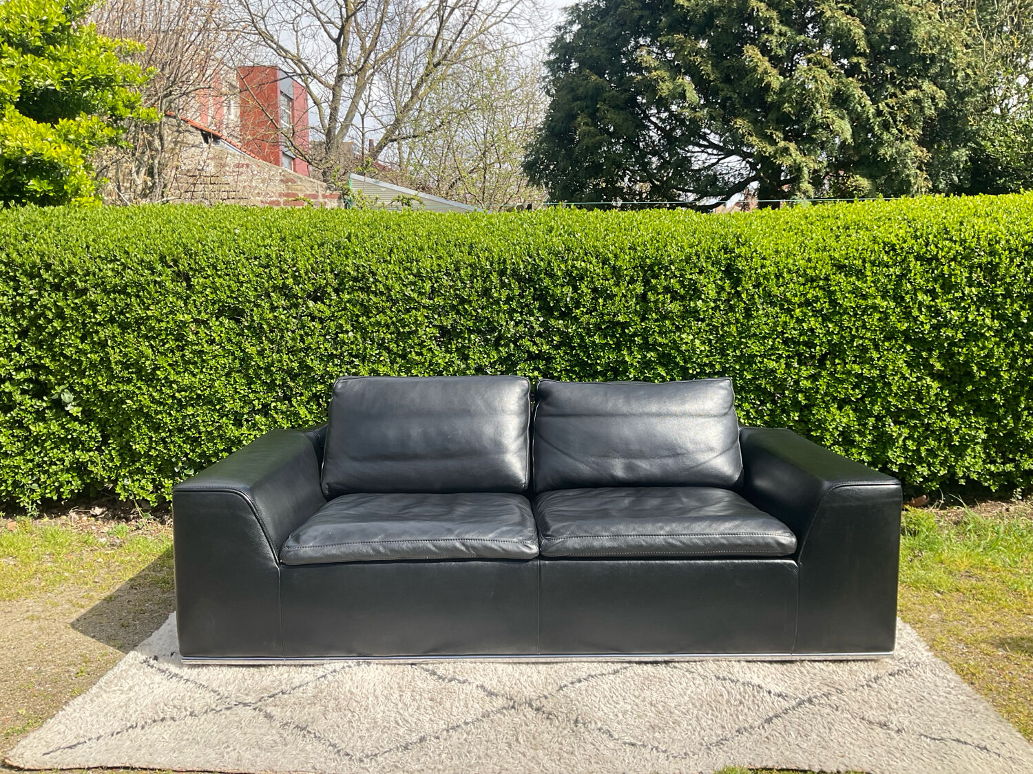 High-quality black leather Durlet sofa