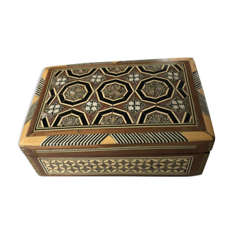 Vintage mother-of-pearl inmement box