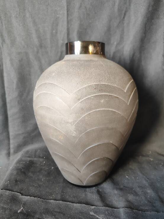 Art Deco /1910/40 moulded pressed smoked vase (30 cm)