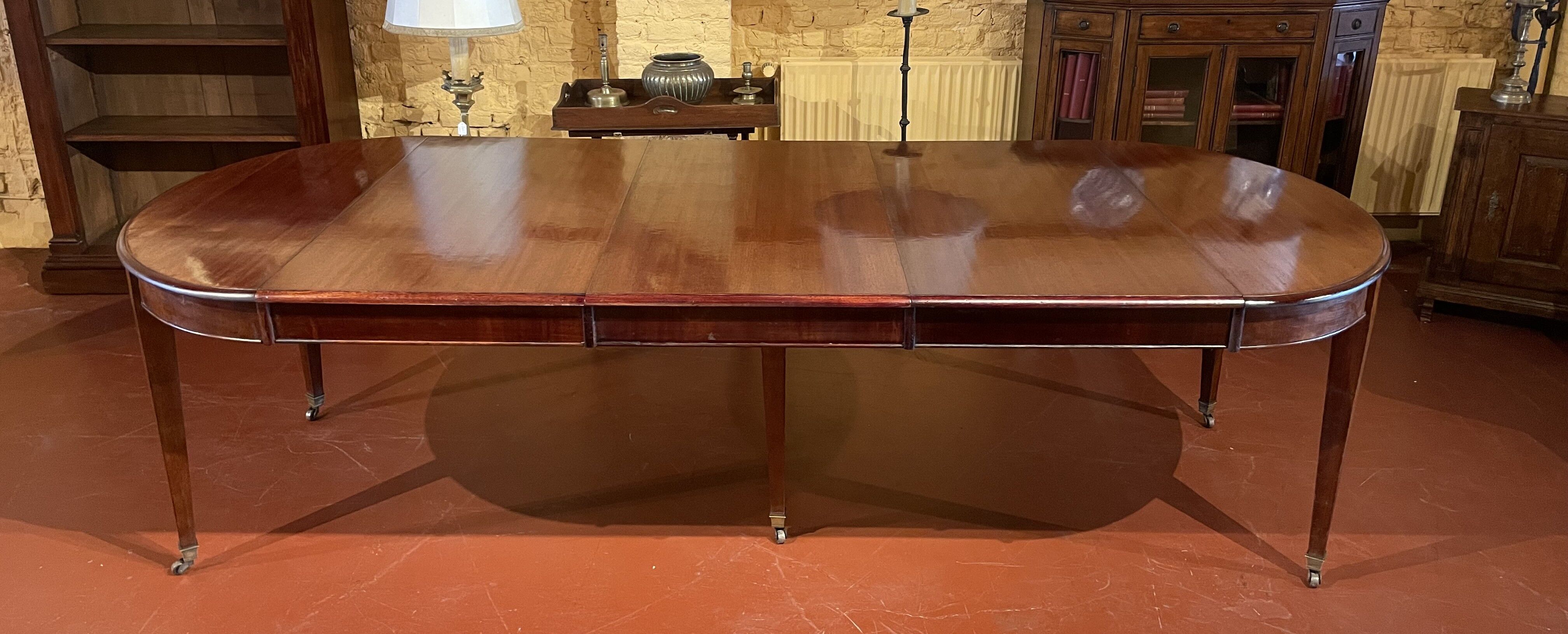 Extensible Louis XVI mahogany dining table with band - 19th century