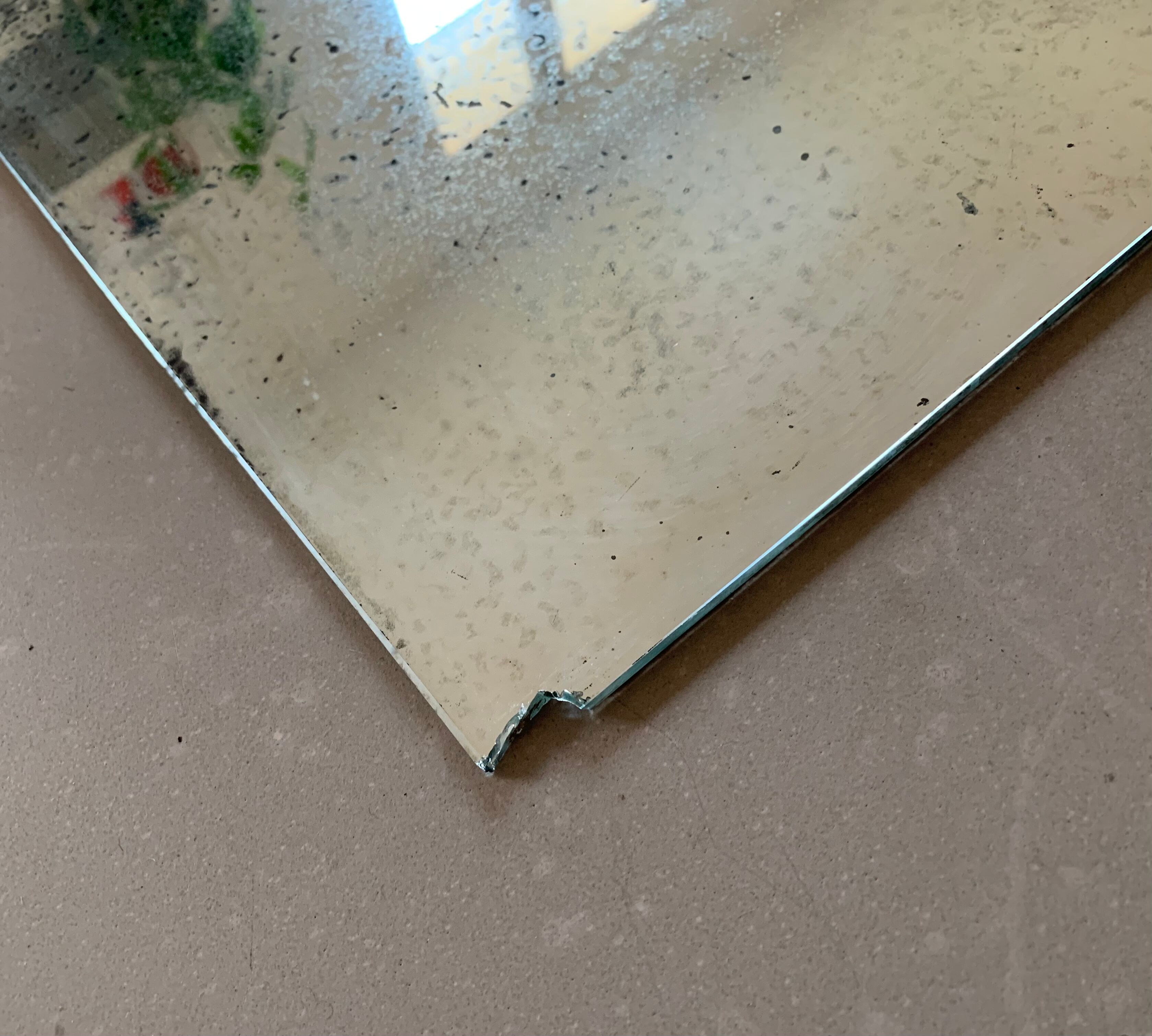 Miroir piqué ancien