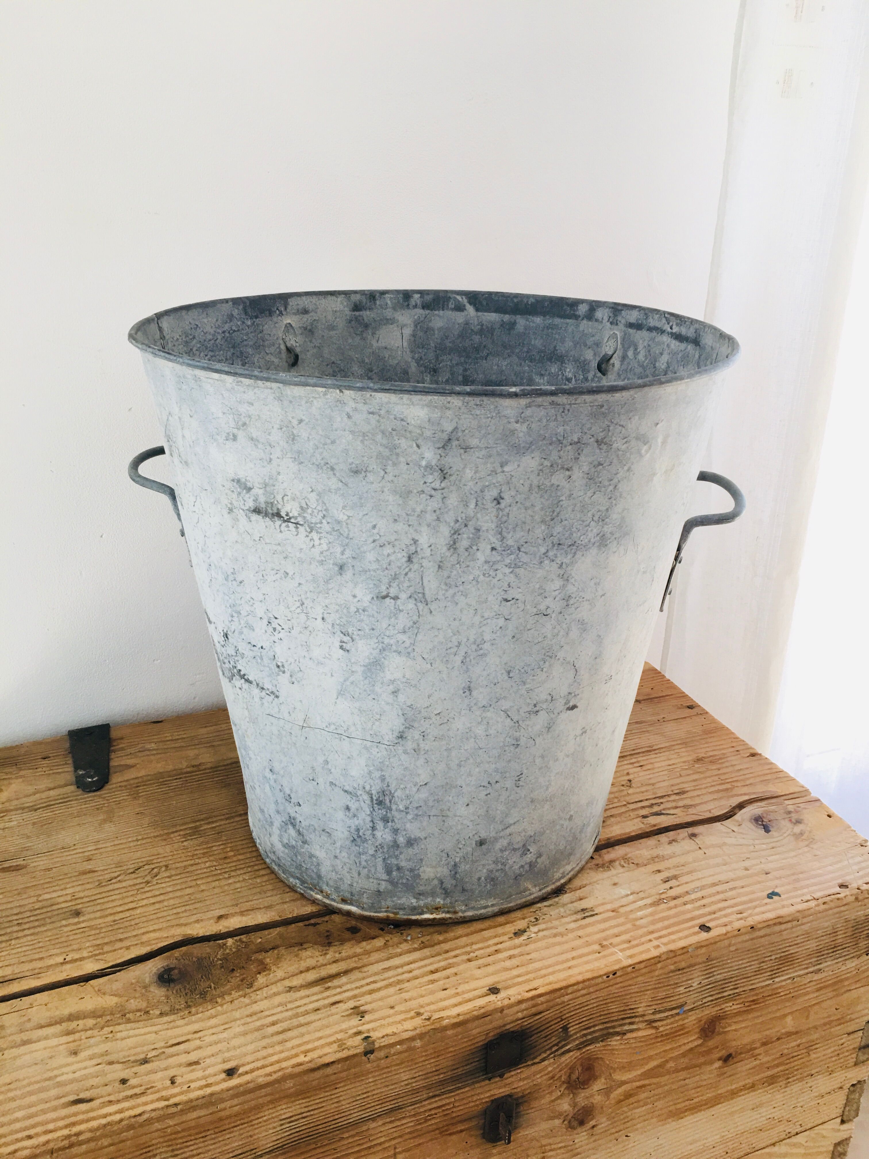 Zinc bucket