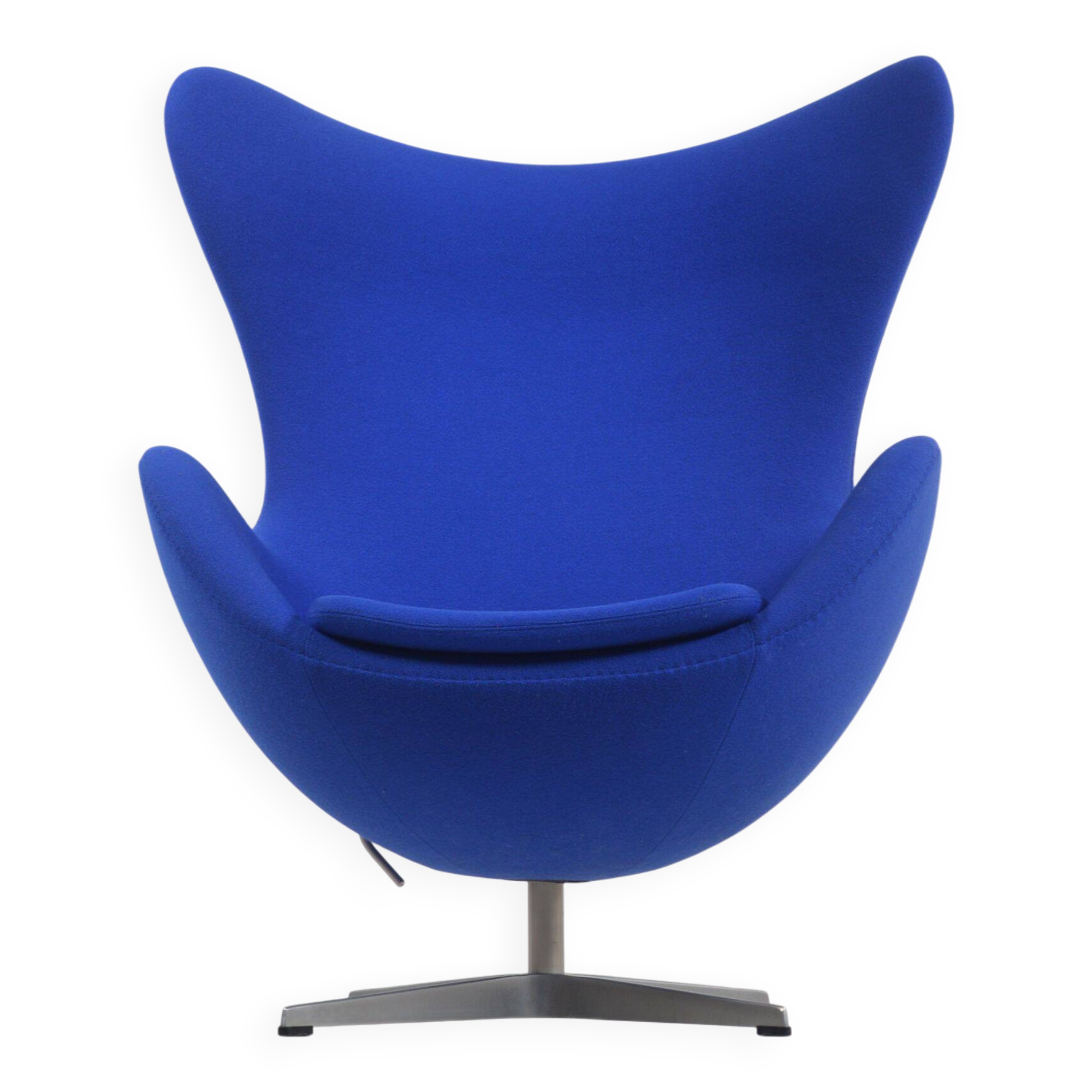 Egg Chair designed by Arne Jacobsen for Fritz Hansen