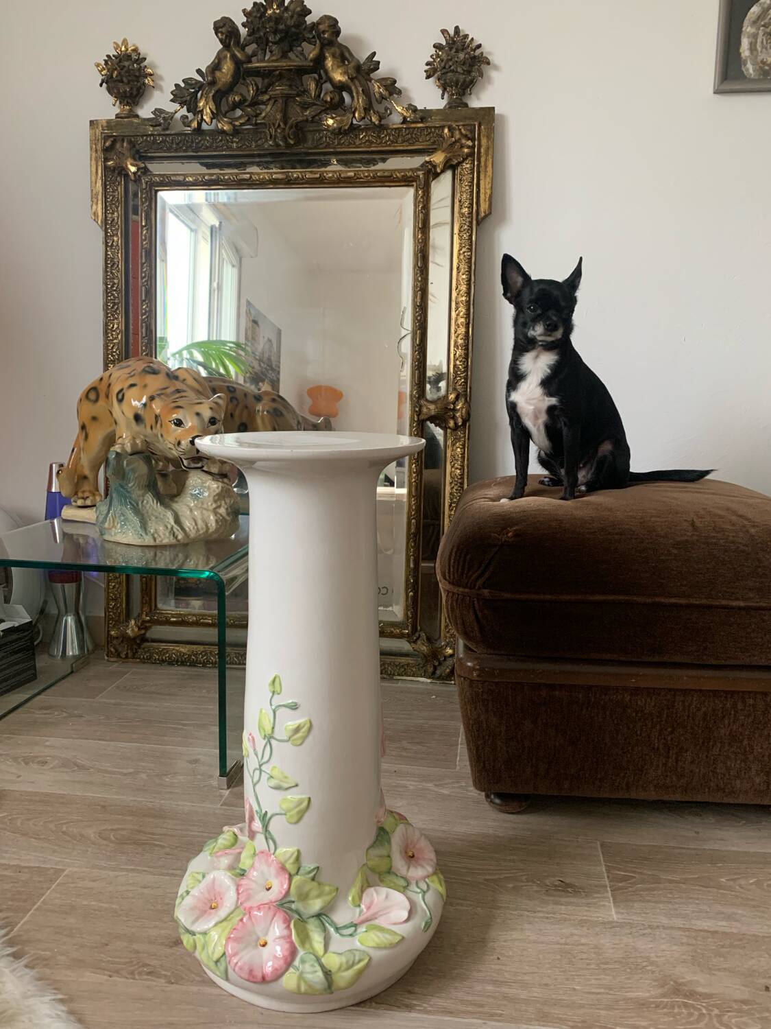 Ceramic pedestal column
