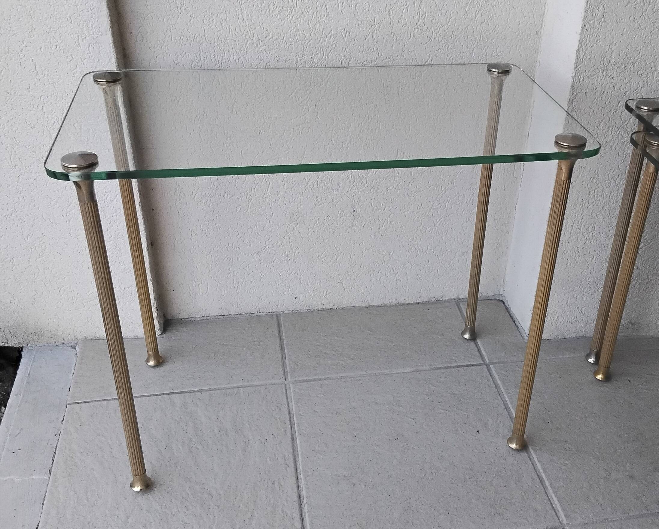Tables gigognes en laiton et verre