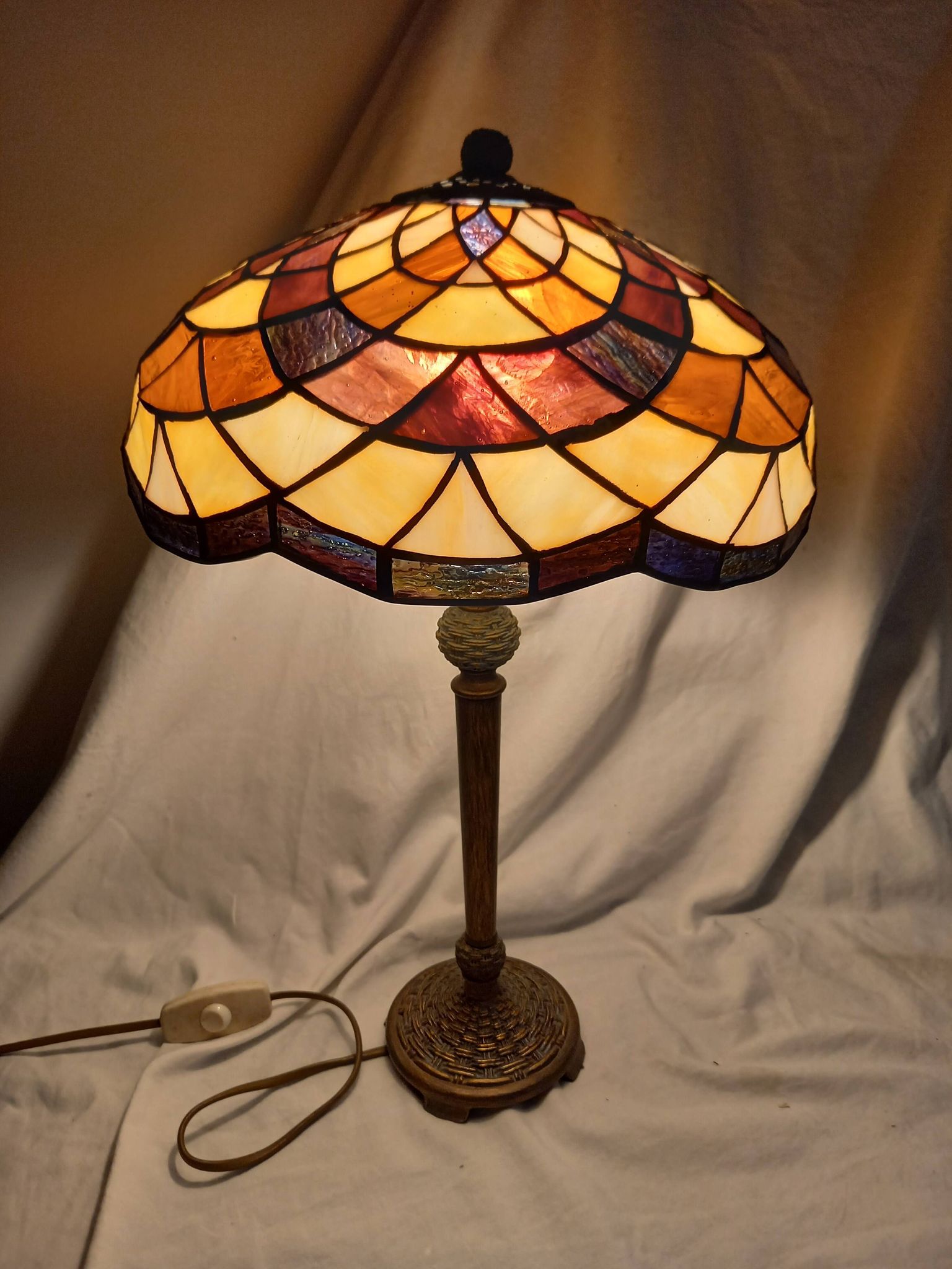 Art Deco style Tiffany lamp, multicolored glass paste lampshade