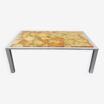 Grande table basse vintage en métal chromé, pierre type onyx jaune et résine des années 70