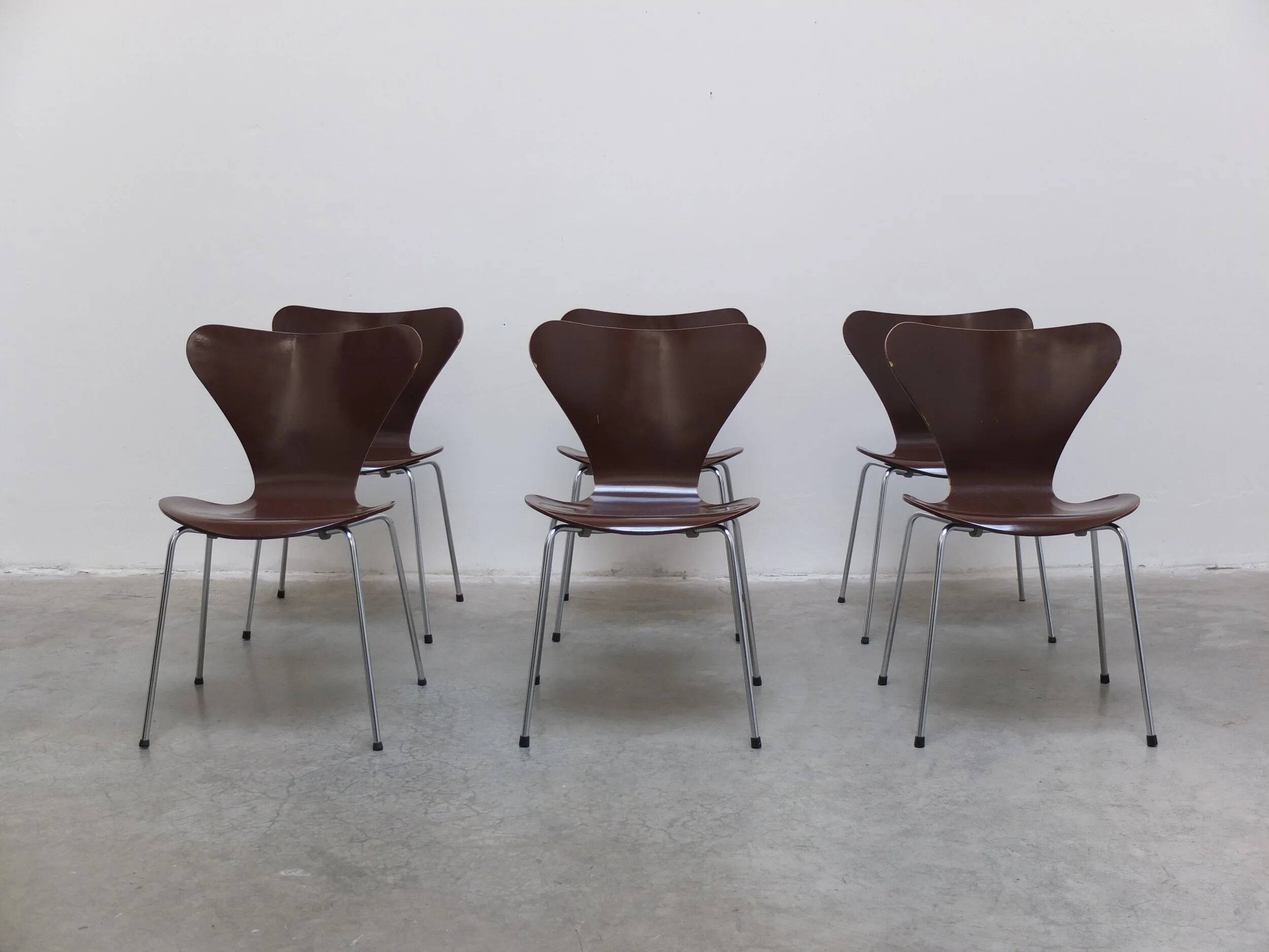 Set of 6 'Series 7' chairs by Arne Jacobsen for Fritz Hansen, 1975