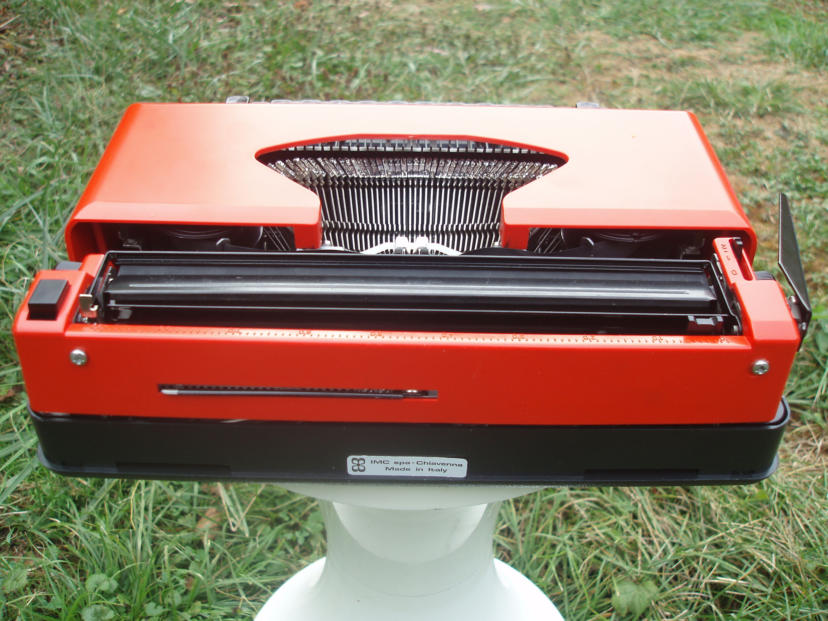 Machine a écrire rouge utax