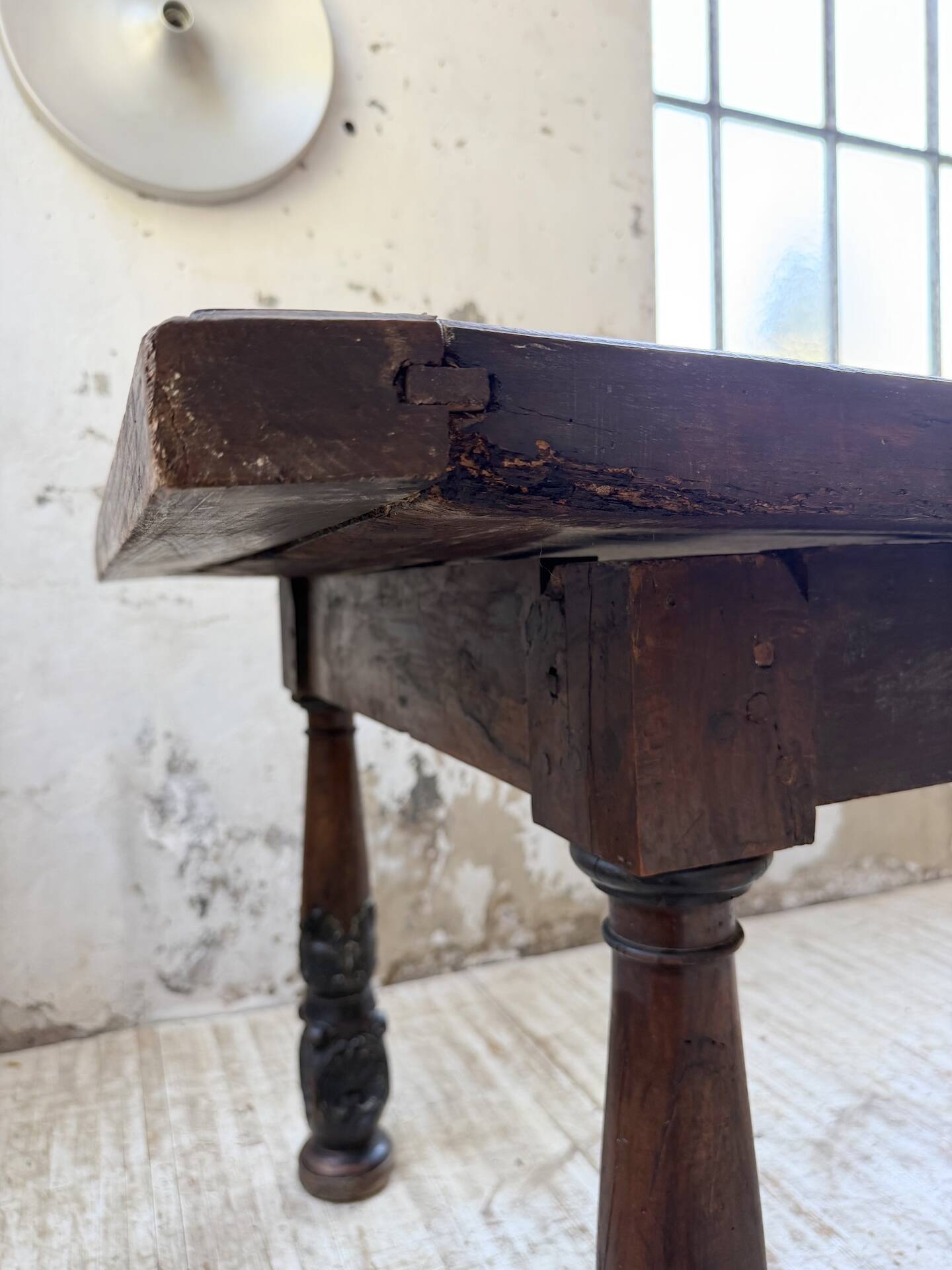 19th-century castle table, carved solid oak, 190cm.