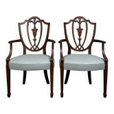 Paire de fauteuils en bois sculpté de style néoclassique, début XIXe