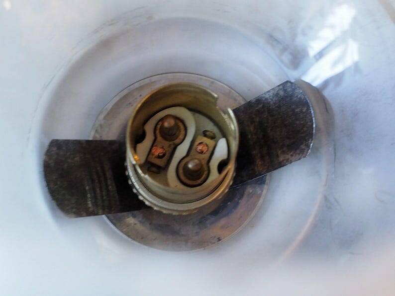 French Art Deco hunting dog on a marble base with a switched lamp.