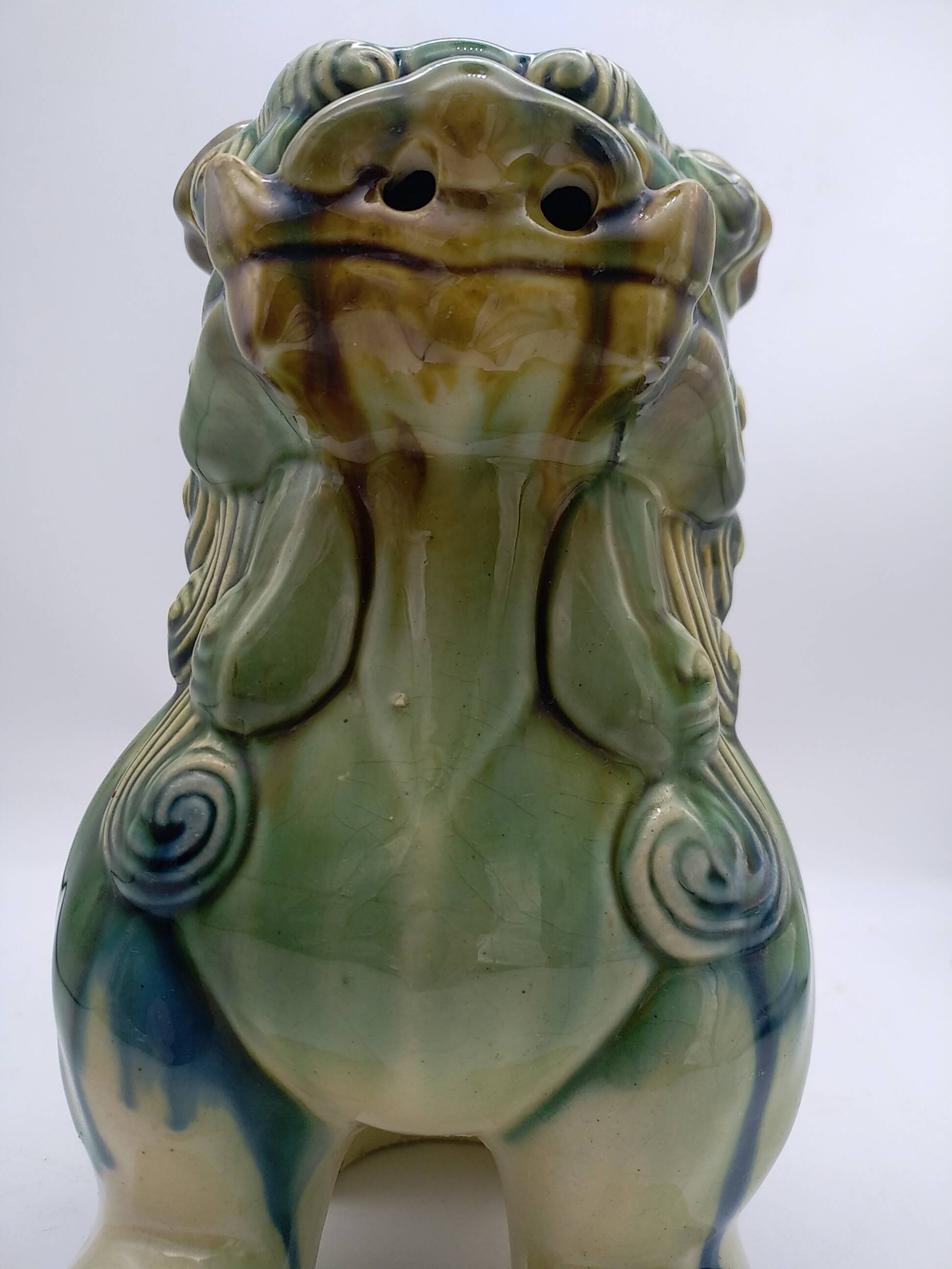 Ceramic Fô dog. Sancai color.