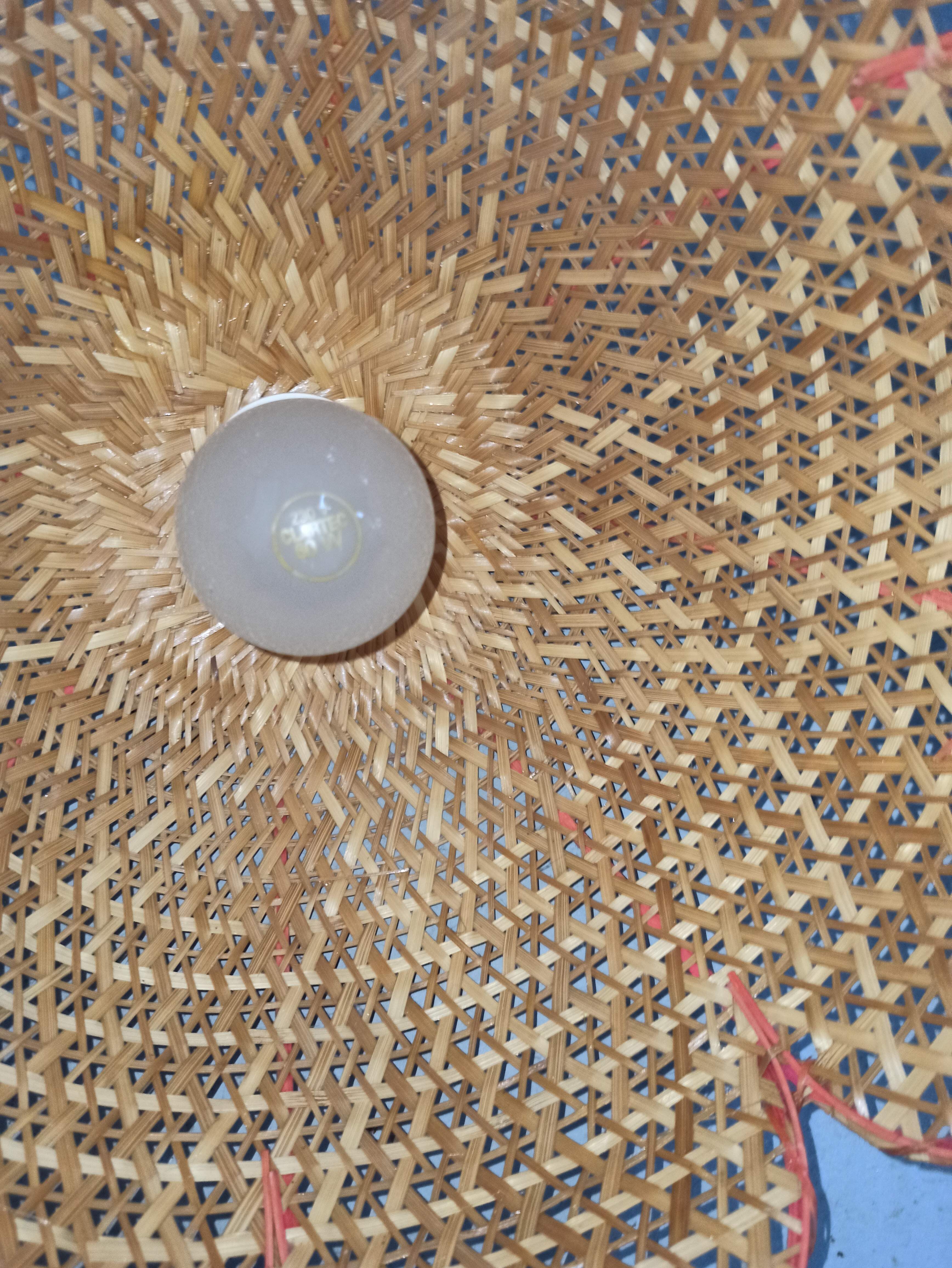 Suspension rattan lampshade