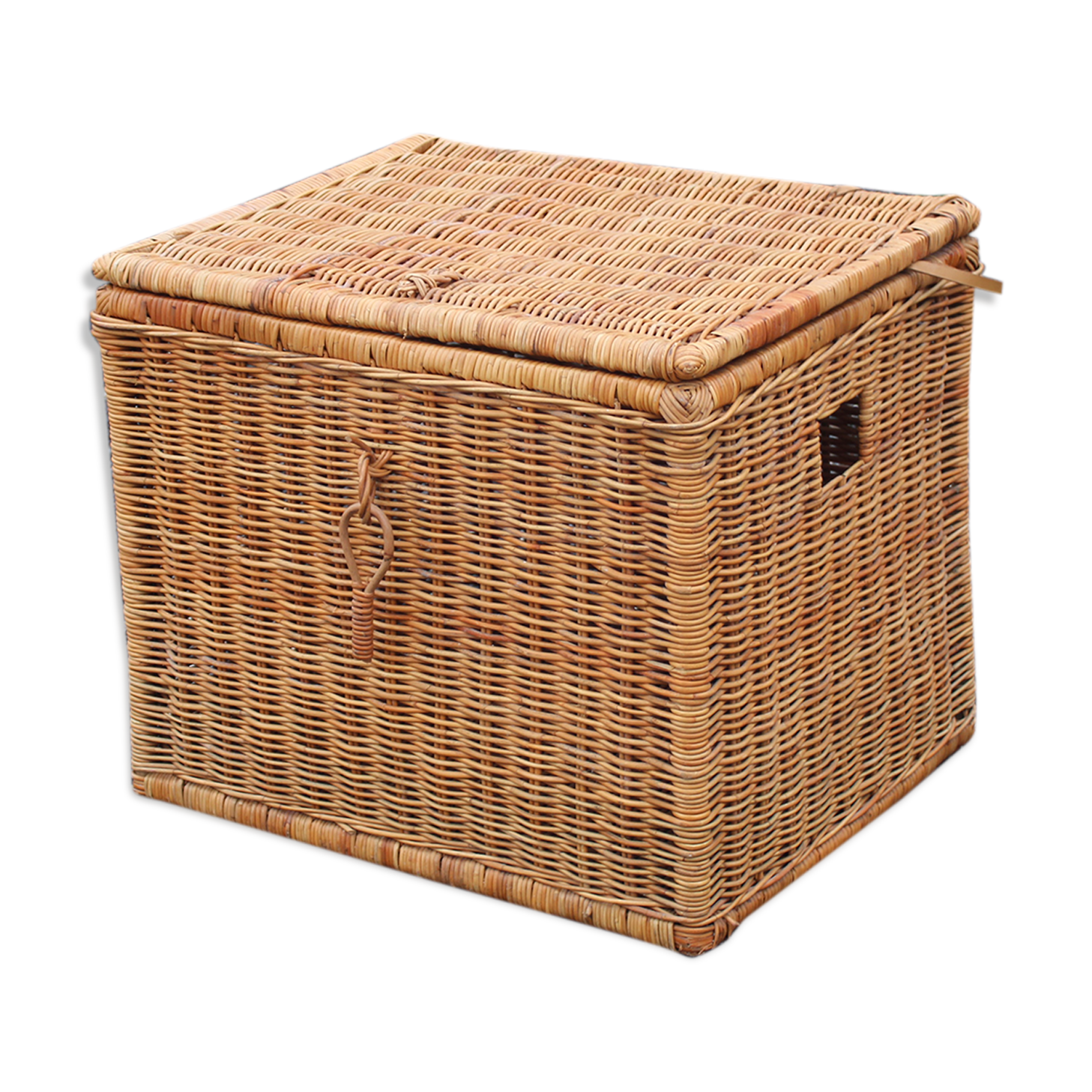 Wicker chest