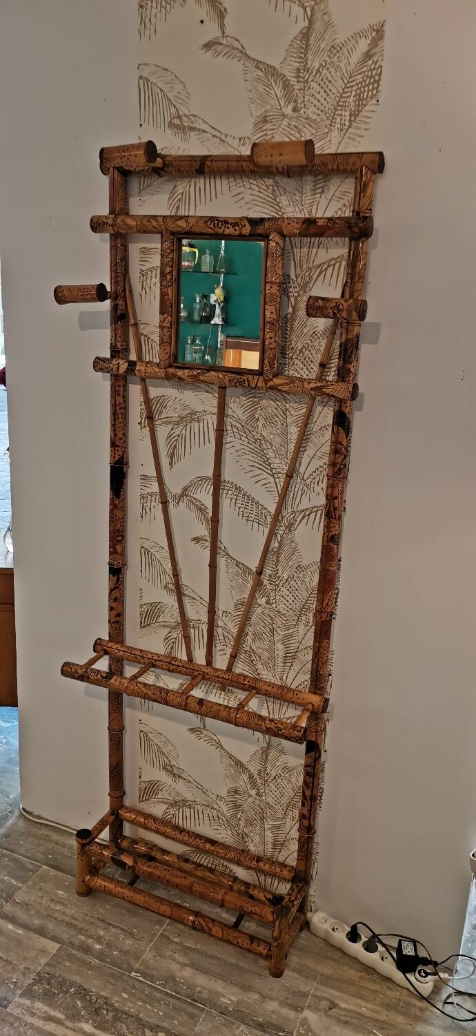 Bamboo wall-mounted locker