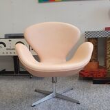 Arne Jacobsen natural leather swan chair by Fritz Hansen