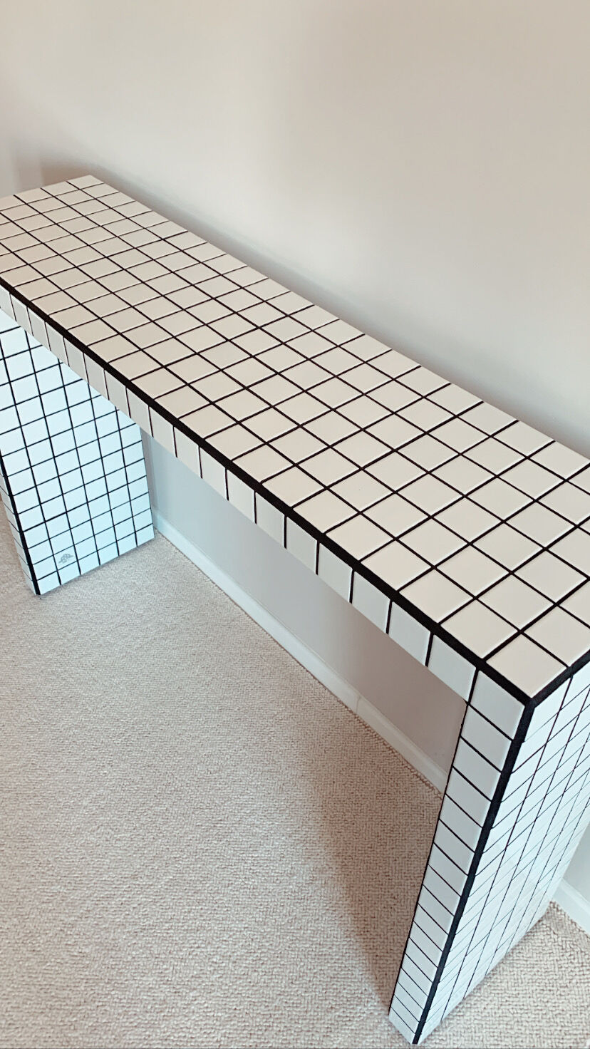 High console tiled mosaic glossy white joint black