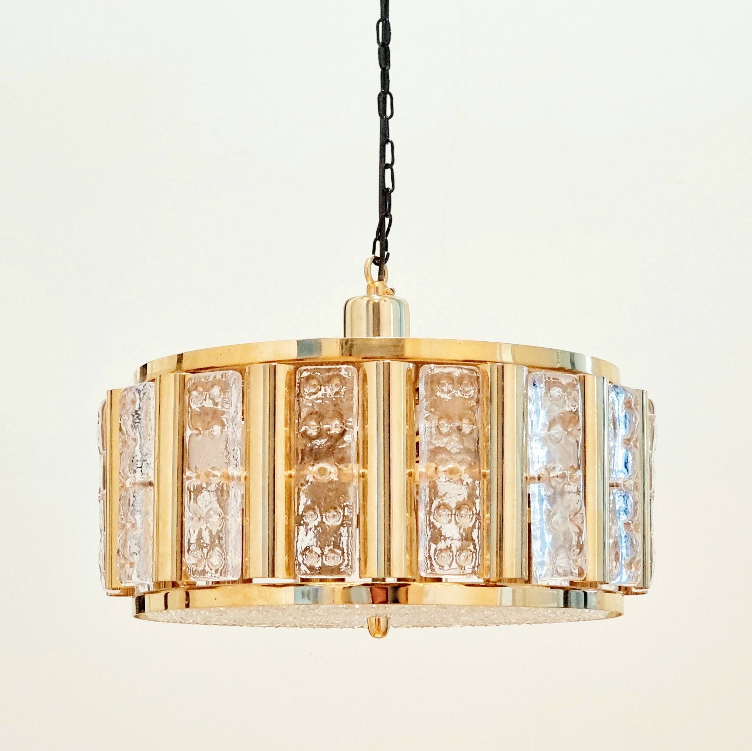 Plafonnier scandinave en verre et laiton du milieu du siècle par C. Fagerlund, années 1960
