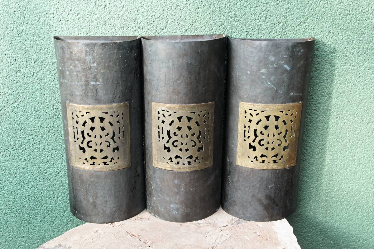 Set of 3 wall lights in hammered and chiseled brass