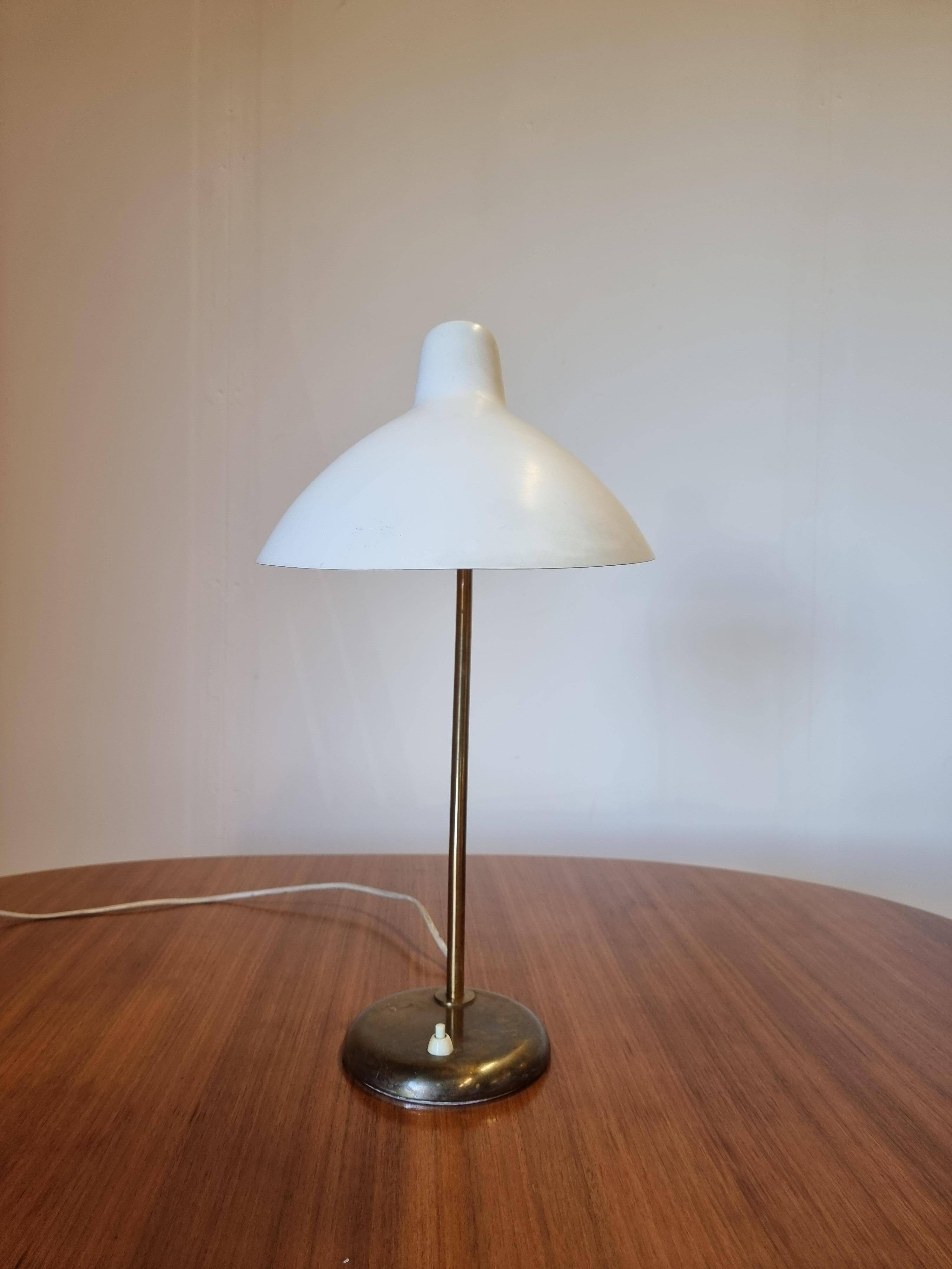 Harald Notini, Lampe de table en laiton, Böhlmarks, The Modern Scandinavian