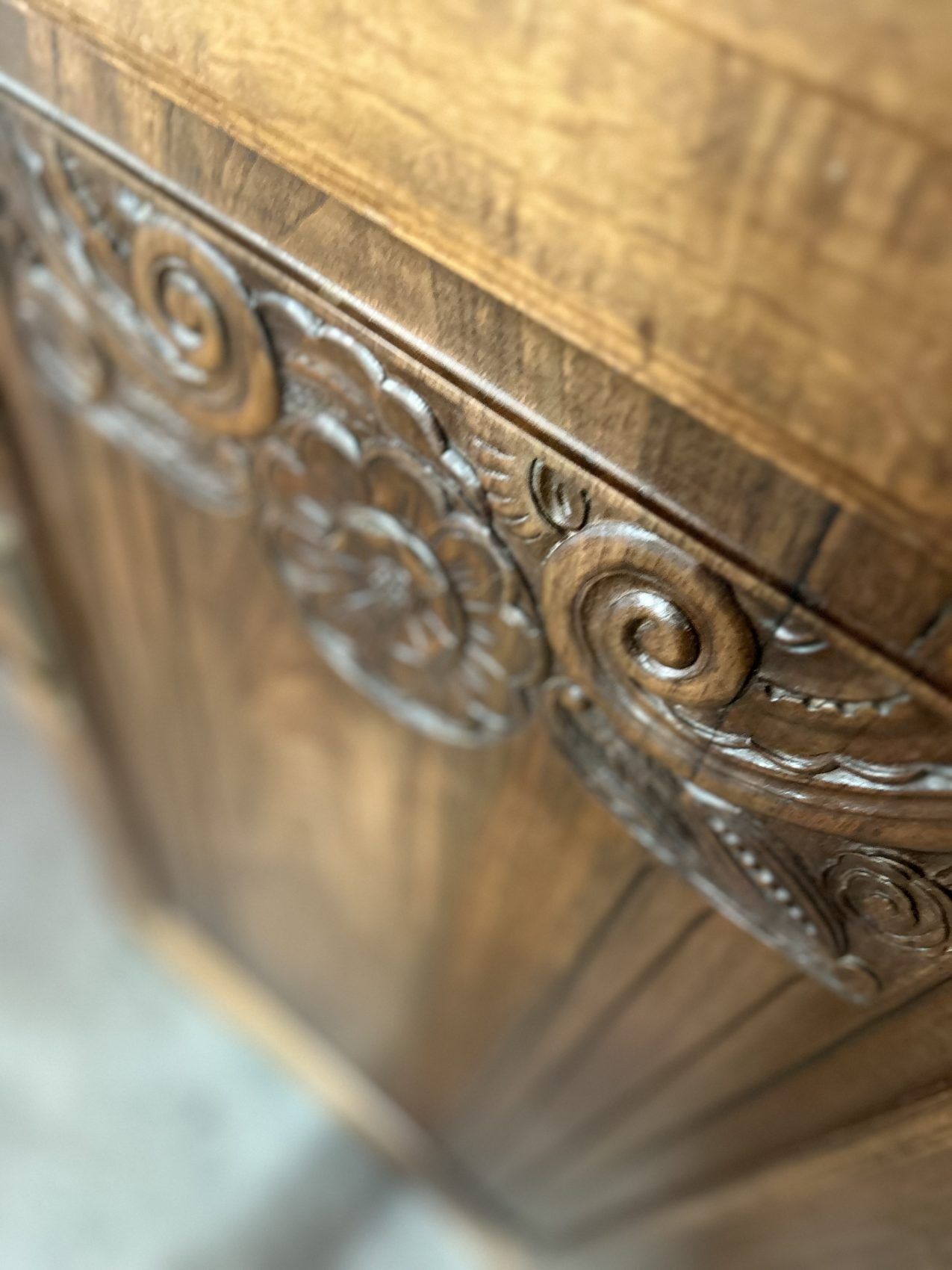 Art Deco walnut buffet – The elegance of the 1930s