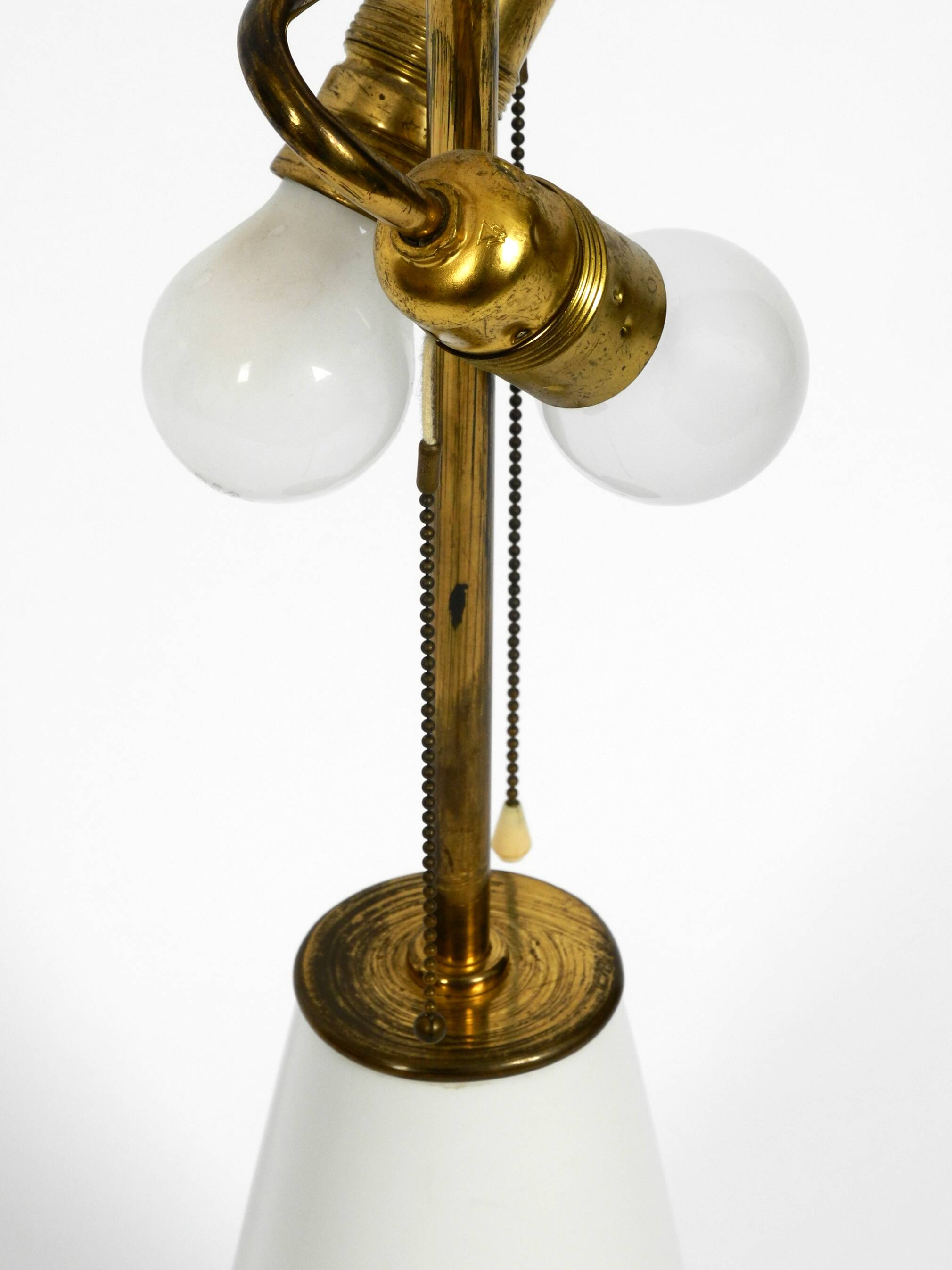 Large elegant 1960s KPM table lamp in porcelain and pleated silk lampshade