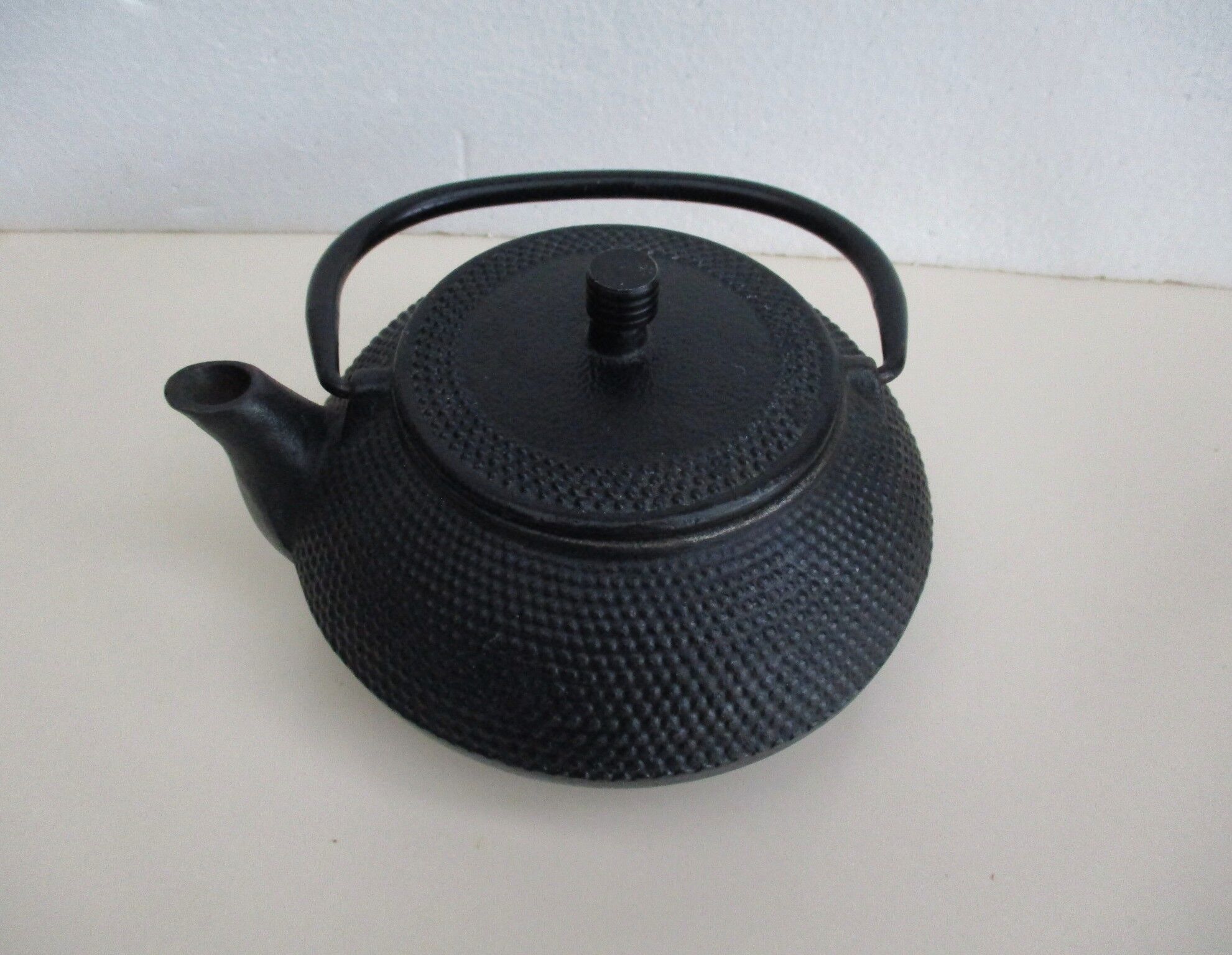 Théière en fonte noire